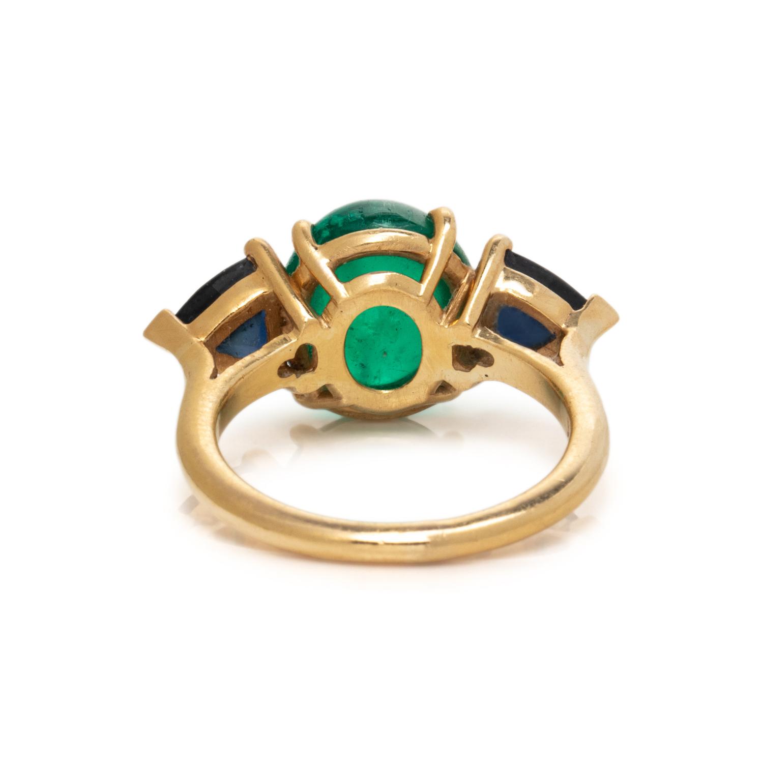 COLOMBIAN EMERALD AND SAPPHIRE RING
