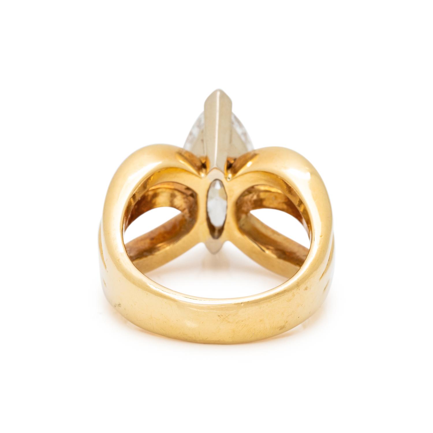 YELLOW GOLD AND TREATED DIAMOND RING