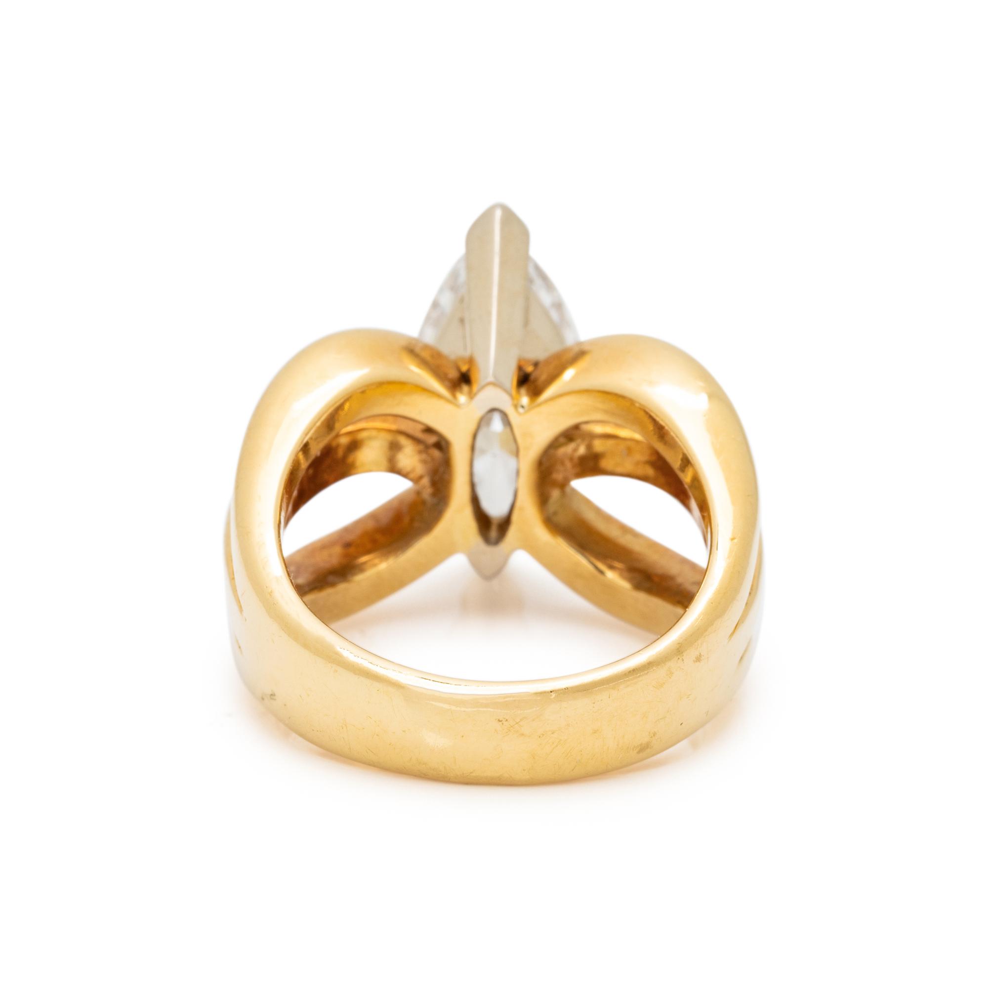 YELLOW GOLD AND TREATED DIAMOND RING