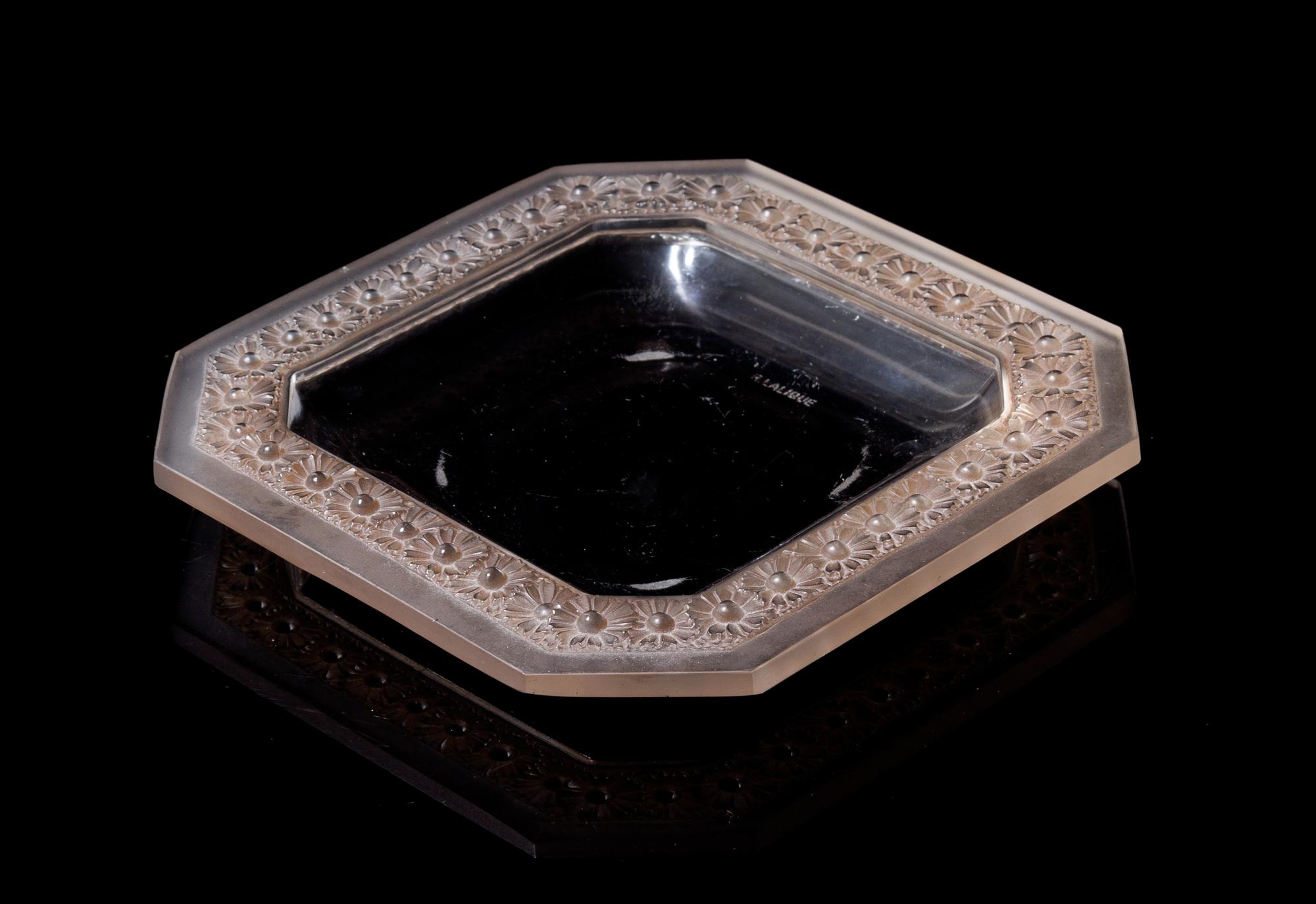 Rene Lalique (French, 1860-1945), , a Paquerettes pattern ash receiver