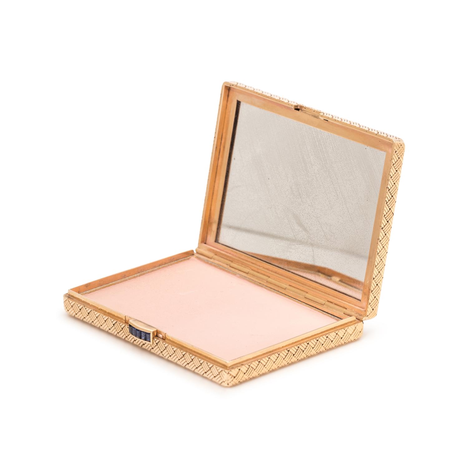 YELLOW GOLD AND SAPPHIRE COMPACT
