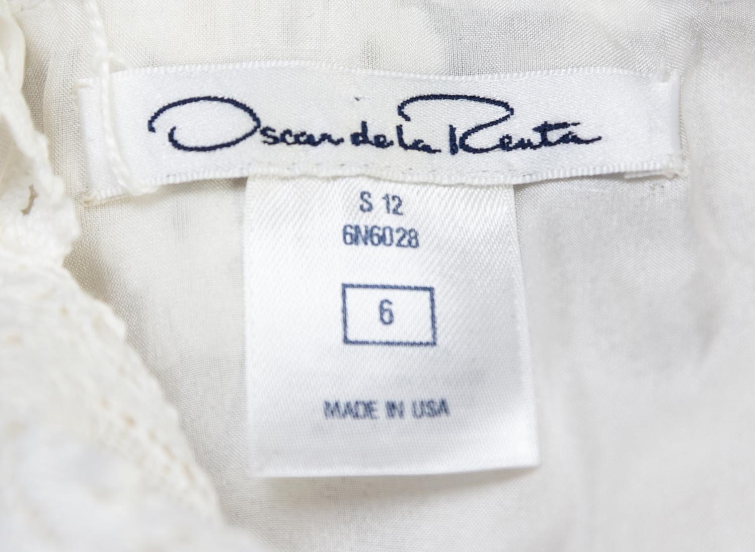 An Oscar de la Renta White Lace Dress, Size: 6.