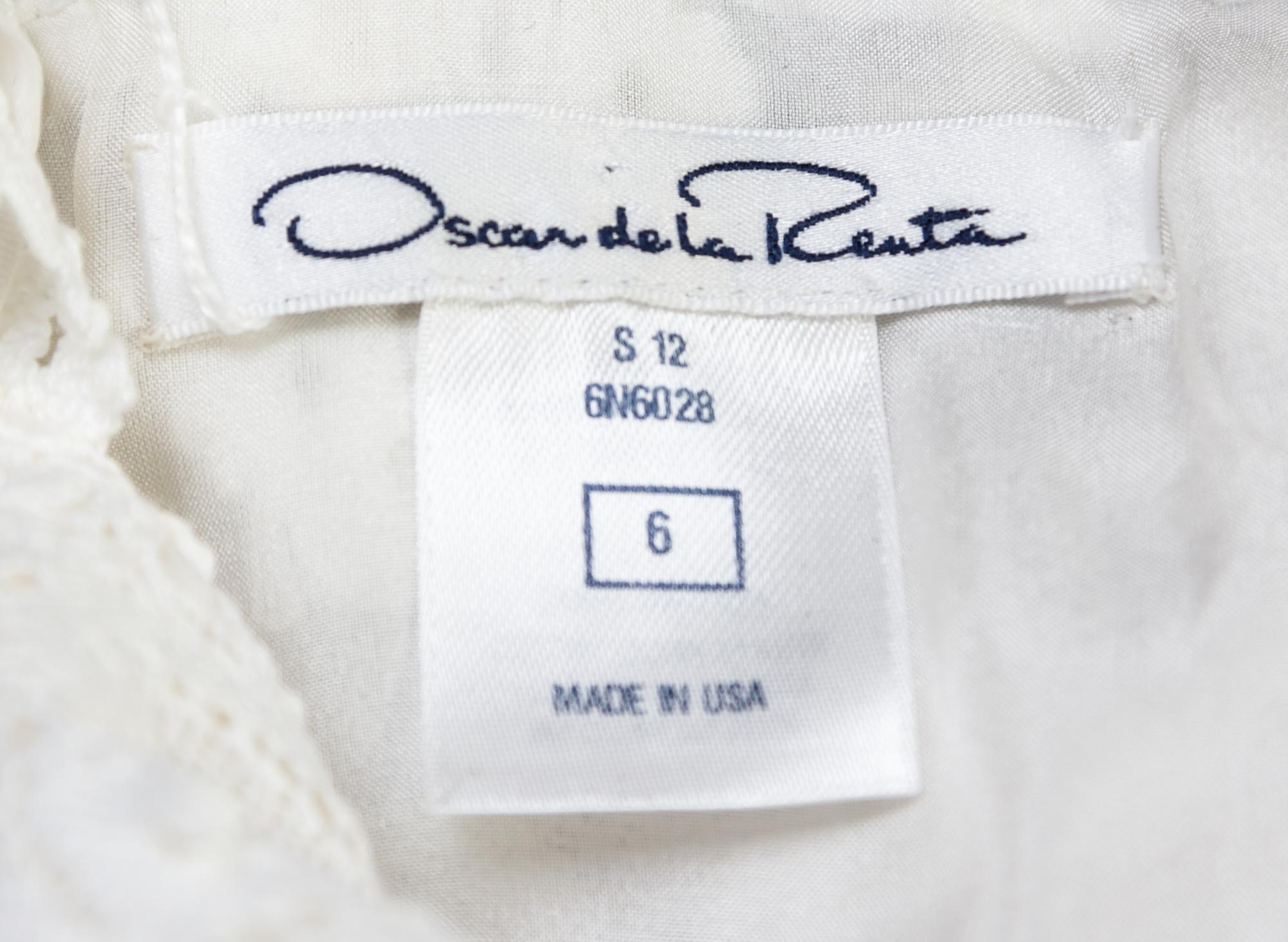 An Oscar de la Renta White Lace Dress, Size: 6.