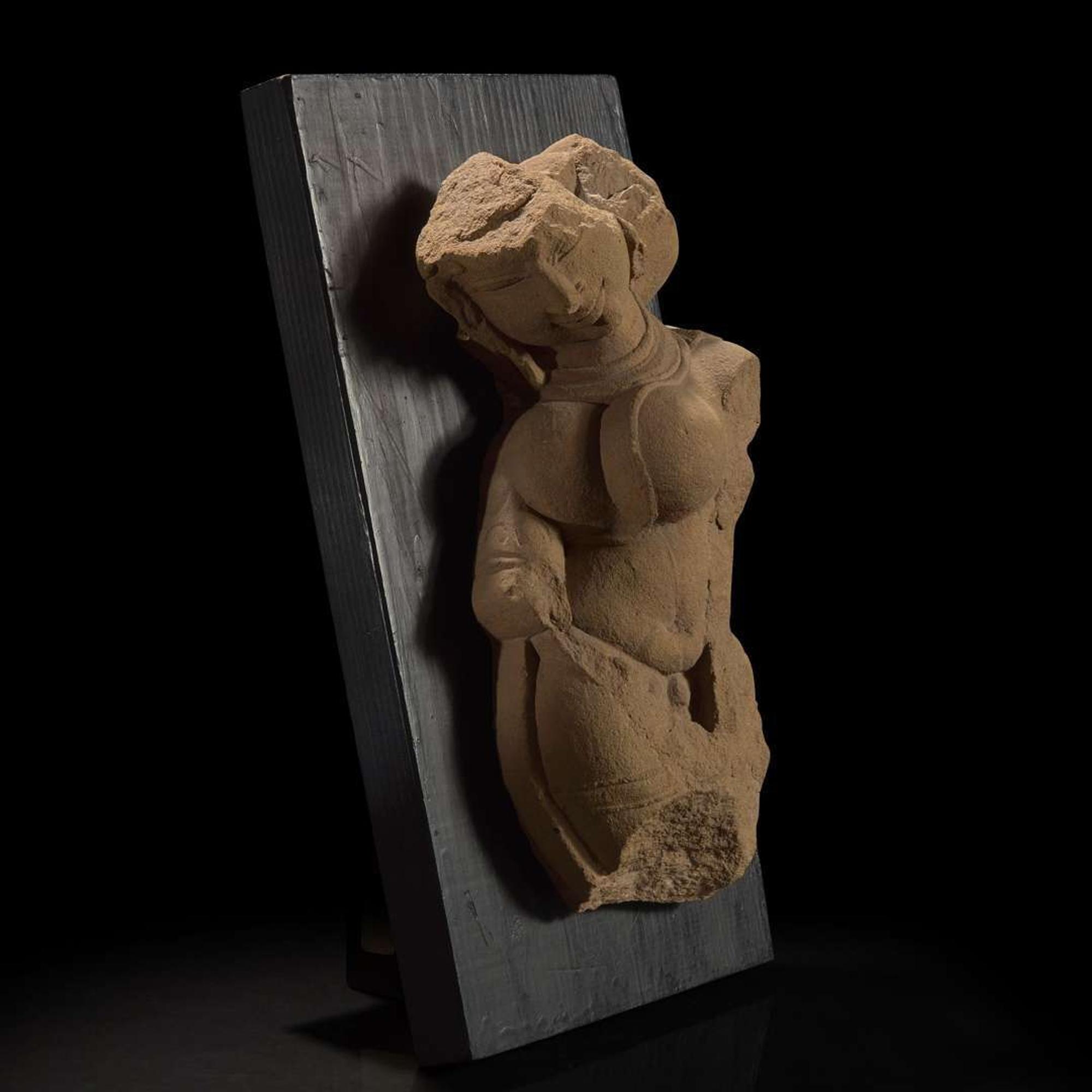An Indian carved buff sandstone figure of an Apsara 印度石雕广延天女 11/12th Century ???????