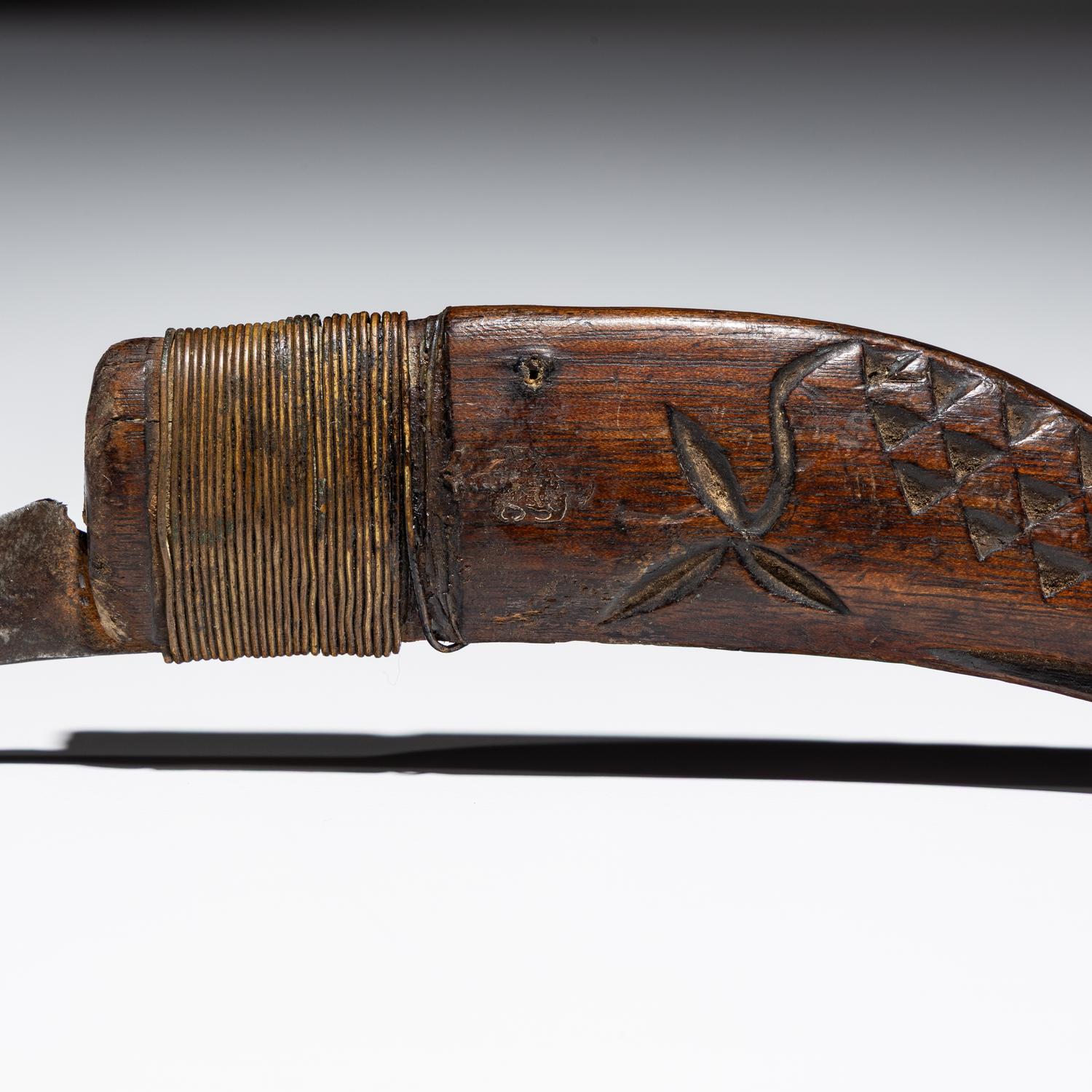 Maliseet / Mi'kmaq Crooked Knife, with Mother-of-Pearl Inlay