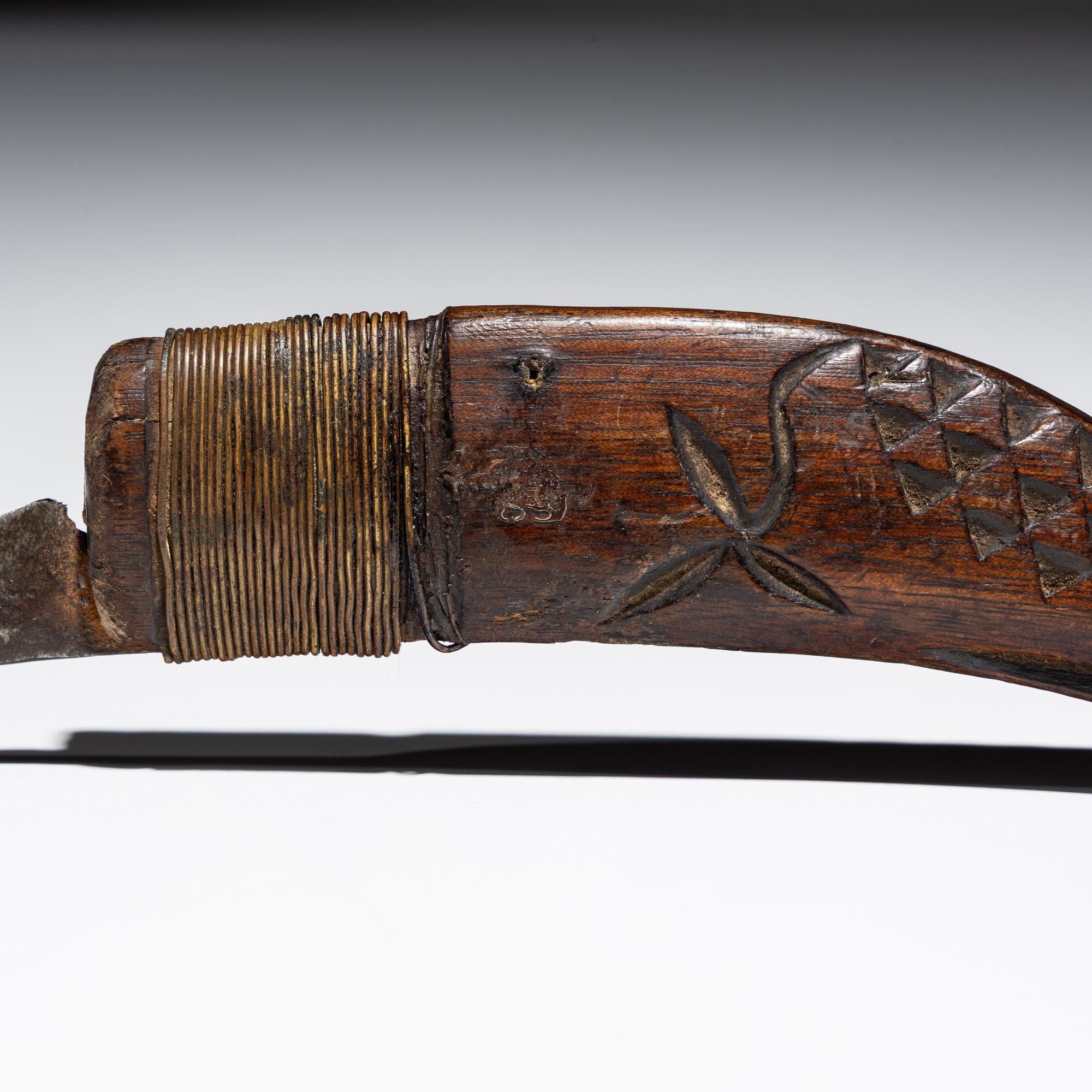 Maliseet / Mi'kmaq Crooked Knife, with Mother-of-Pearl Inlay