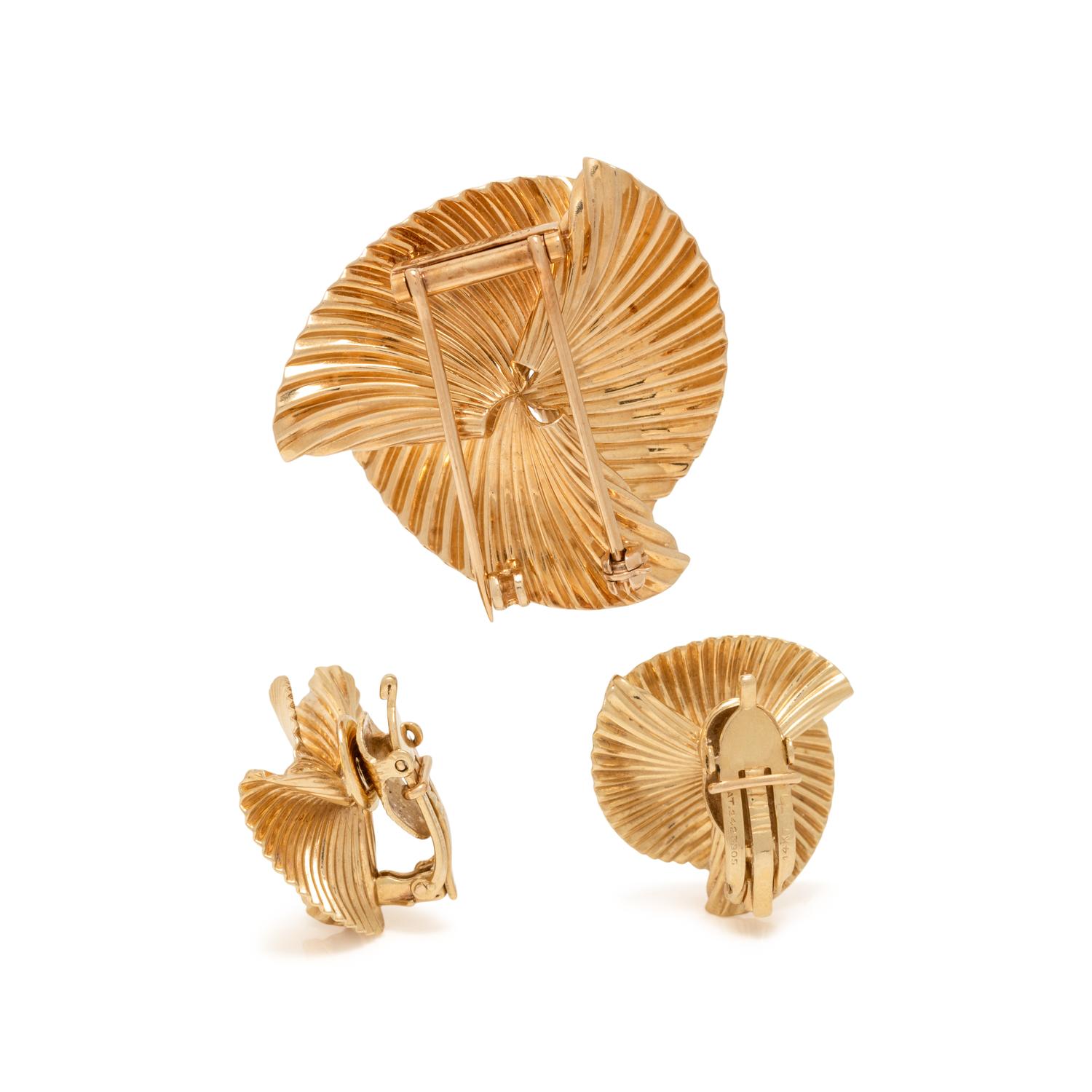 TIFFANY & CO., YELLOW GOLD BROOCH