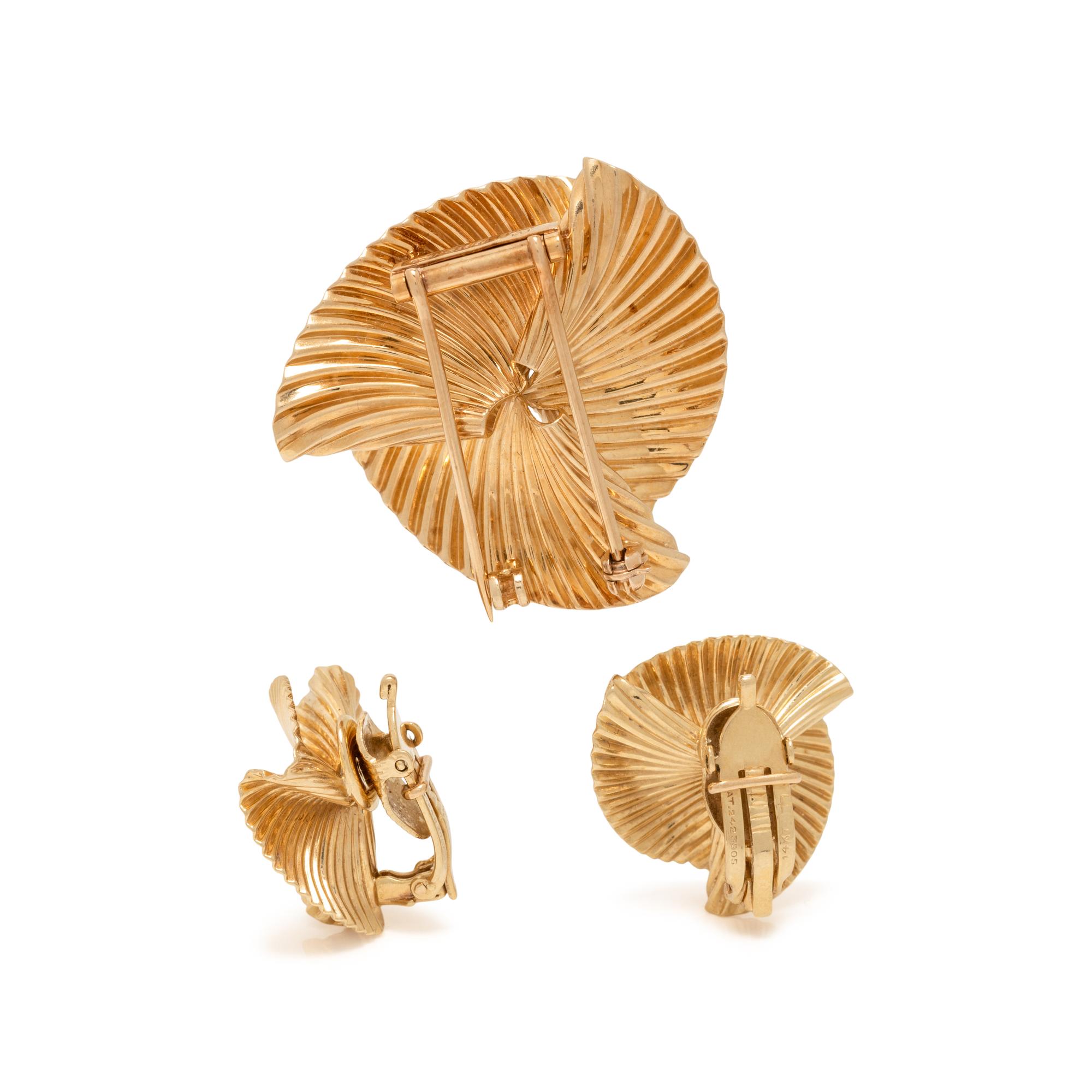 TIFFANY & CO., YELLOW GOLD BROOCH