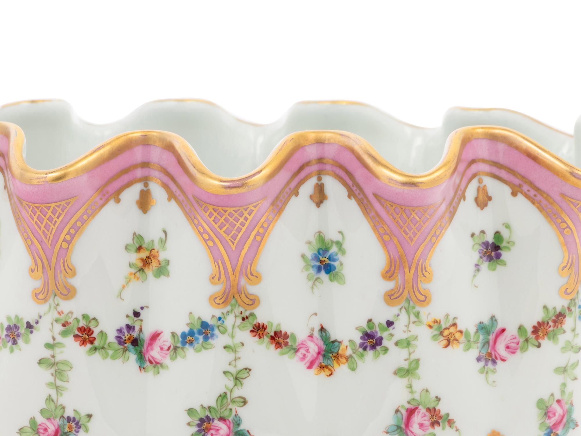 A Porcelaine de Paris Verrière or Jardinière