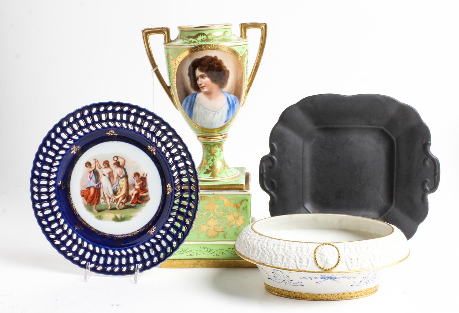 A Vienna Porcelain Vase Height 12 5/8 inches. — EARLY 20TH CENTURY