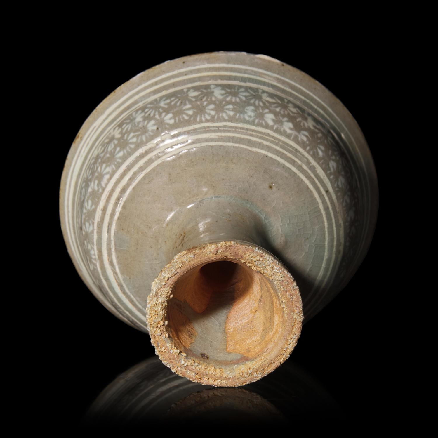 A Korean Buncheong Stem Cup, 14th/15th Century 十四-十五世紀 高麗粉青沙器高足杯