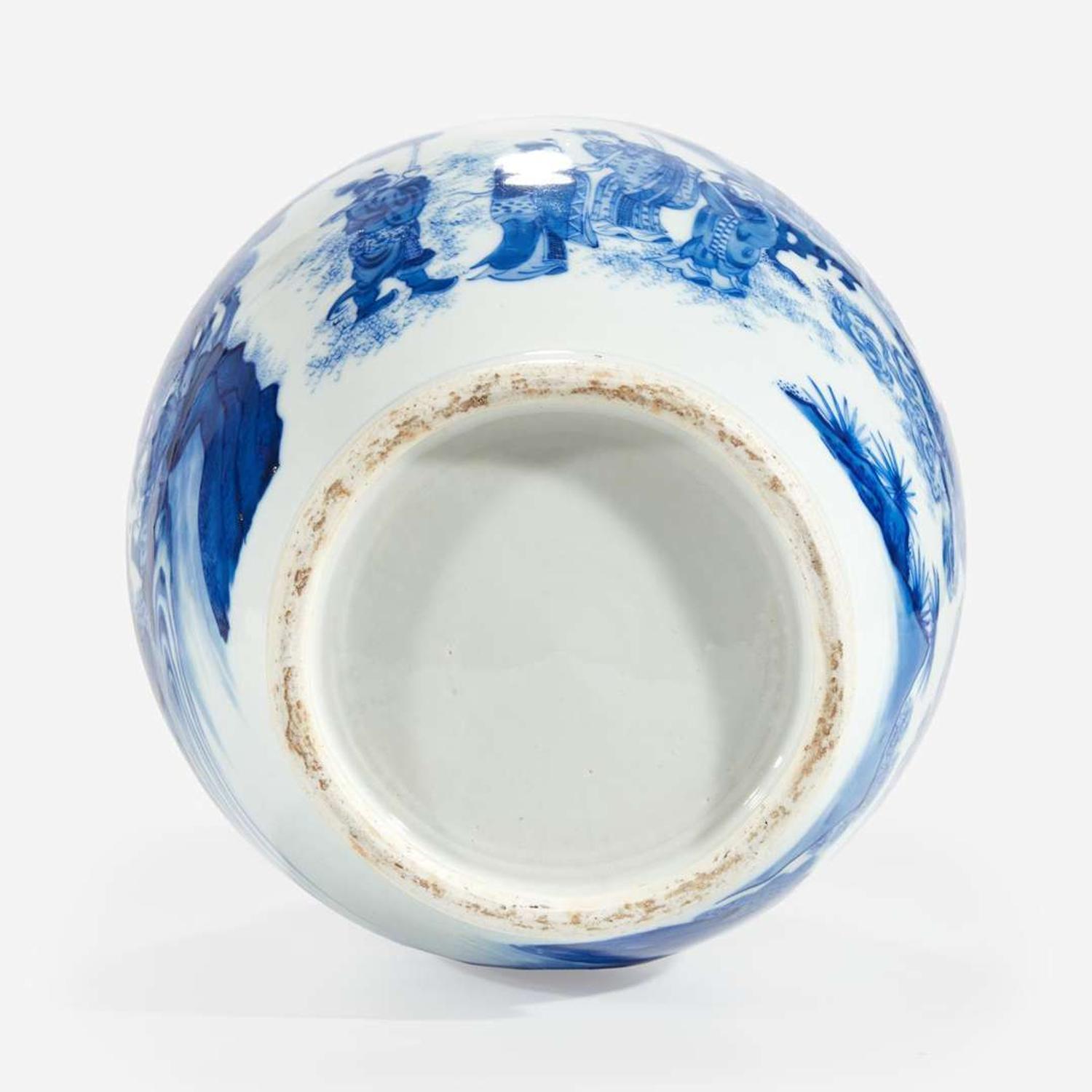 A Chinese finely-decorated blue and white porcelain large jar