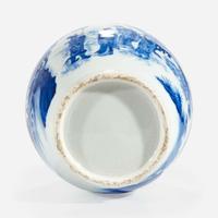 A Chinese finely-decorated blue and white porcelain large jar