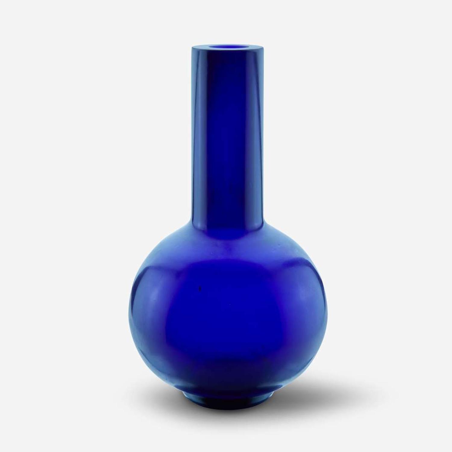 A Chinese cobalt blue glass bottle vase 钴蓝色玻璃天球瓶