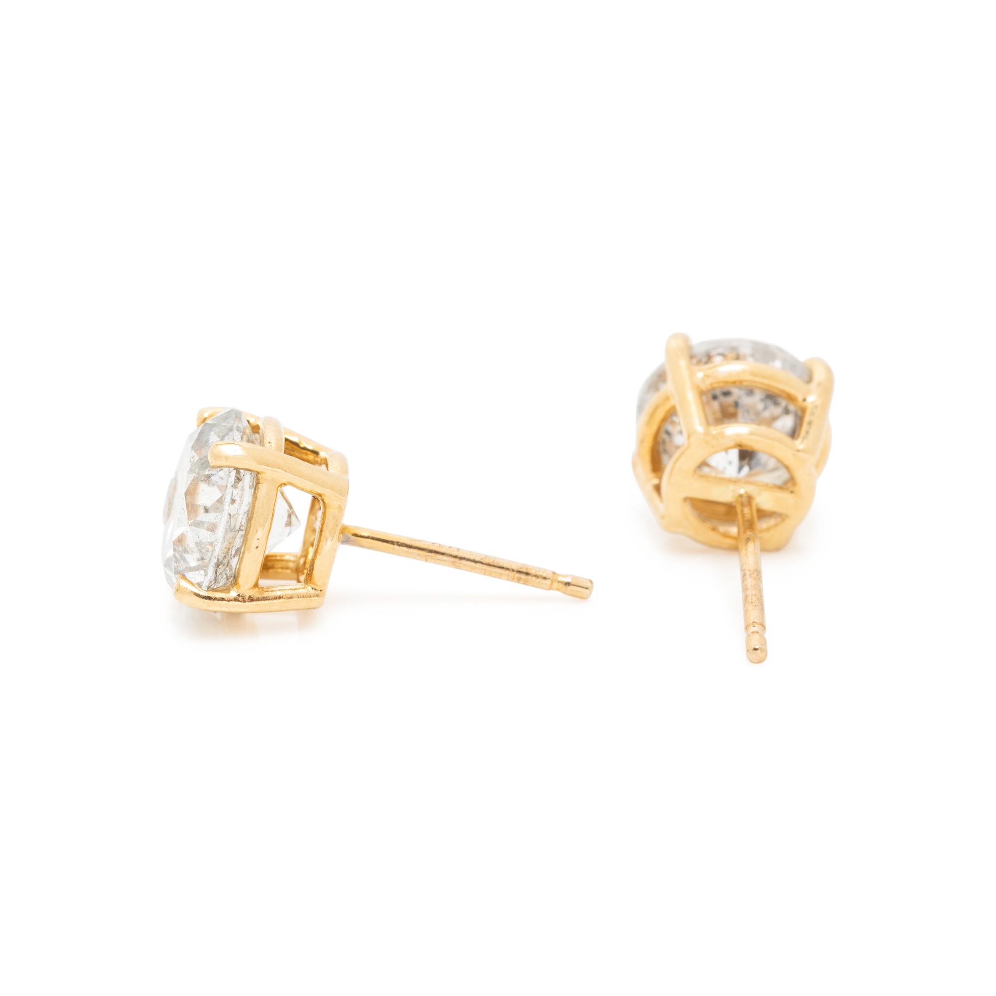 YELLOW GOLD AND DIAMOND STUD EARRINGS