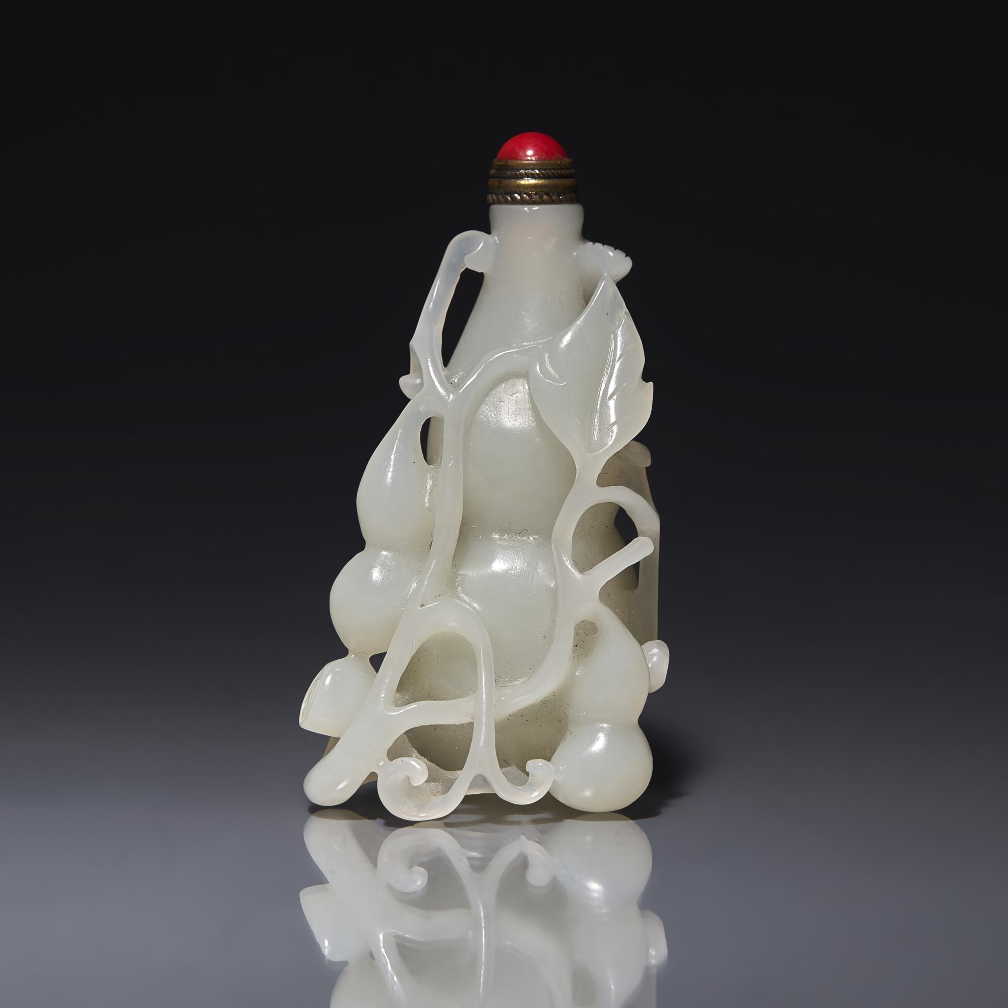 A Chinese White Jade 'Gourds' Snuff Bottle 白玉葫蘆式鼻烟壺
