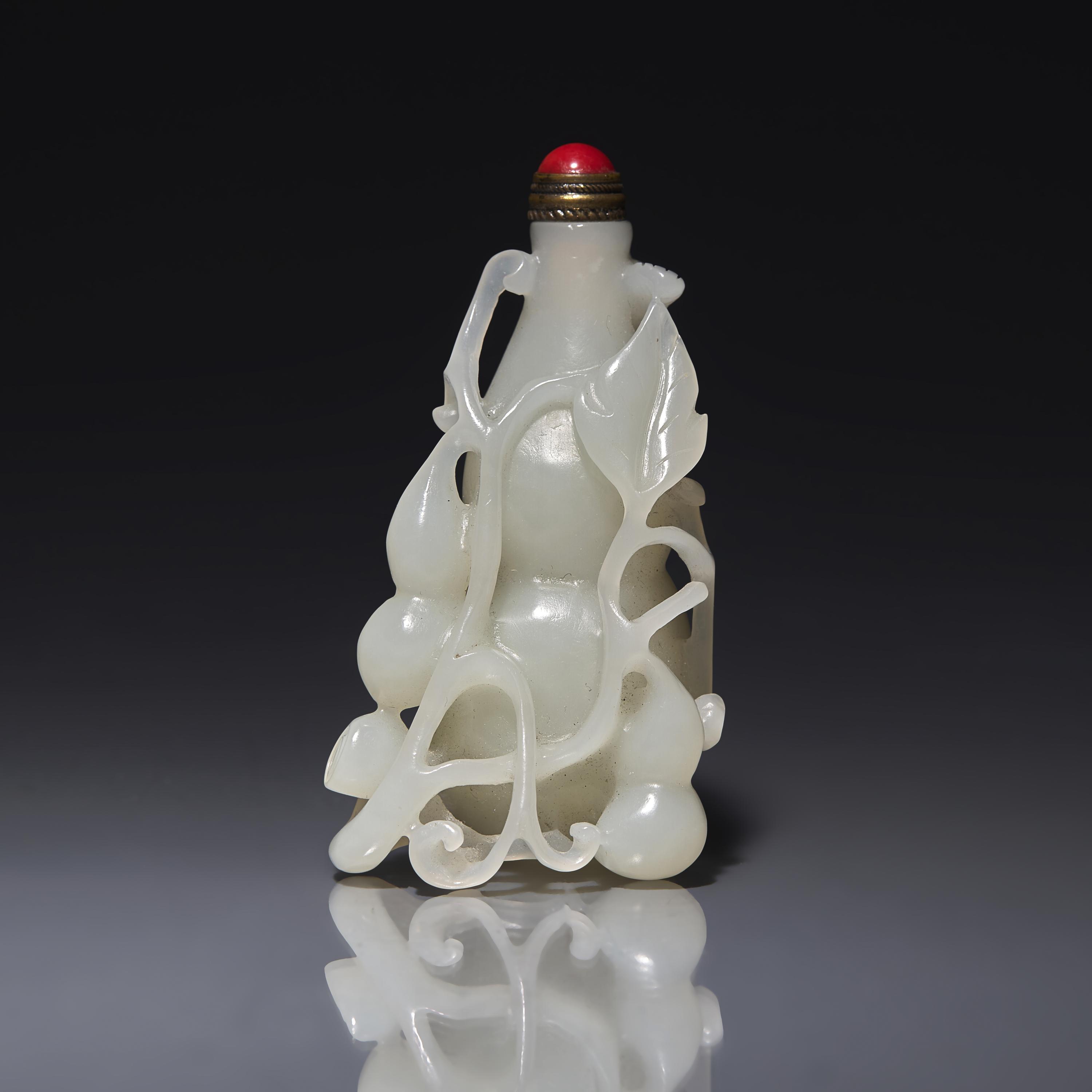 A Chinese White Jade 'Gourds' Snuff Bottle 白玉葫蘆式鼻烟壺