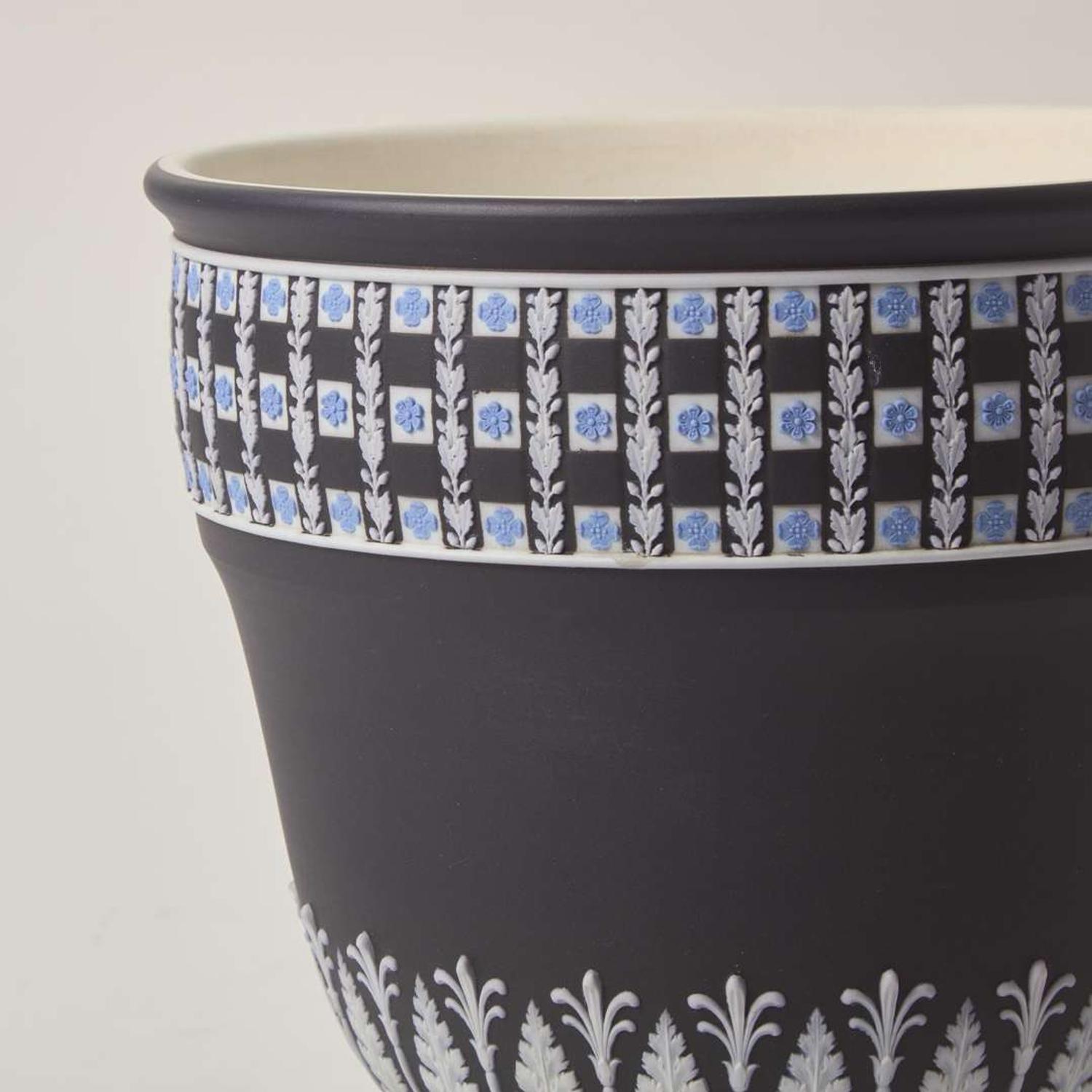 A Wedgwood Tricolor Diced Black Dip Jasperware Jardiniere UK, circa 1890