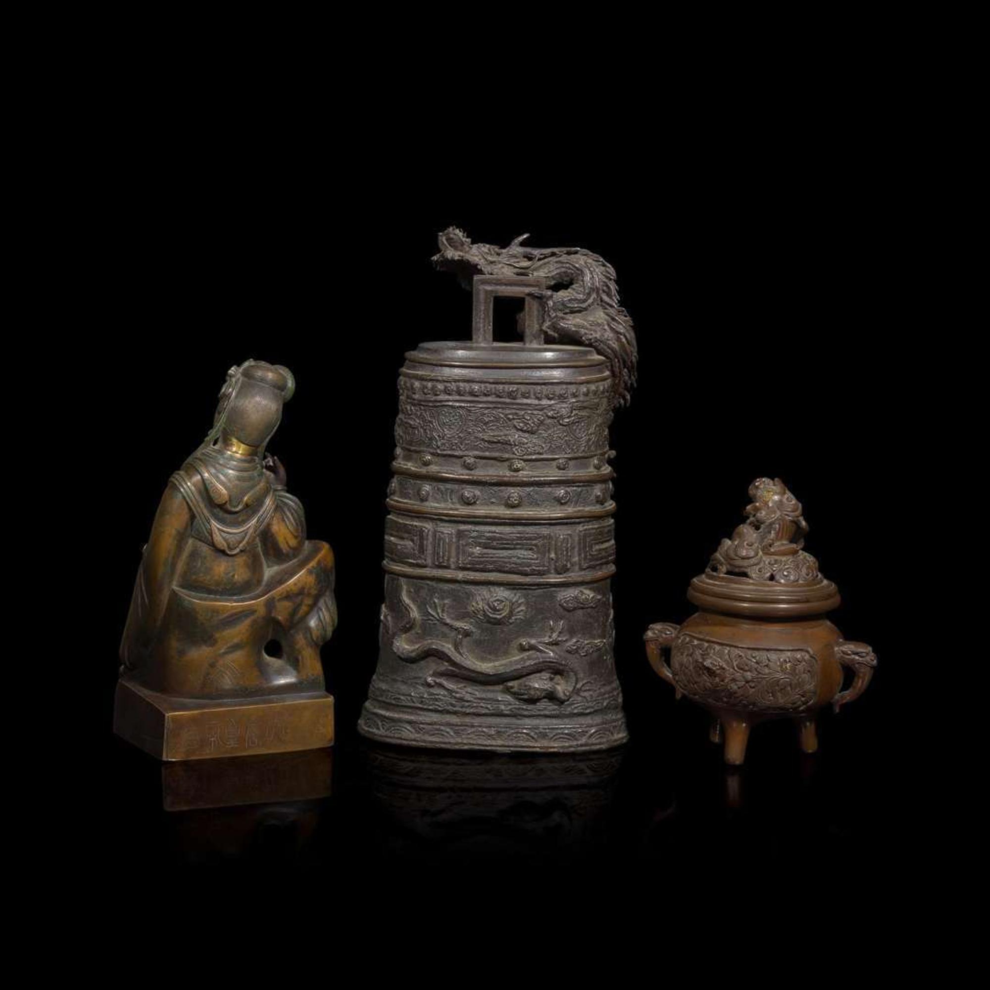 A group of three Japanese and Asian bronzes 日本銅器三件