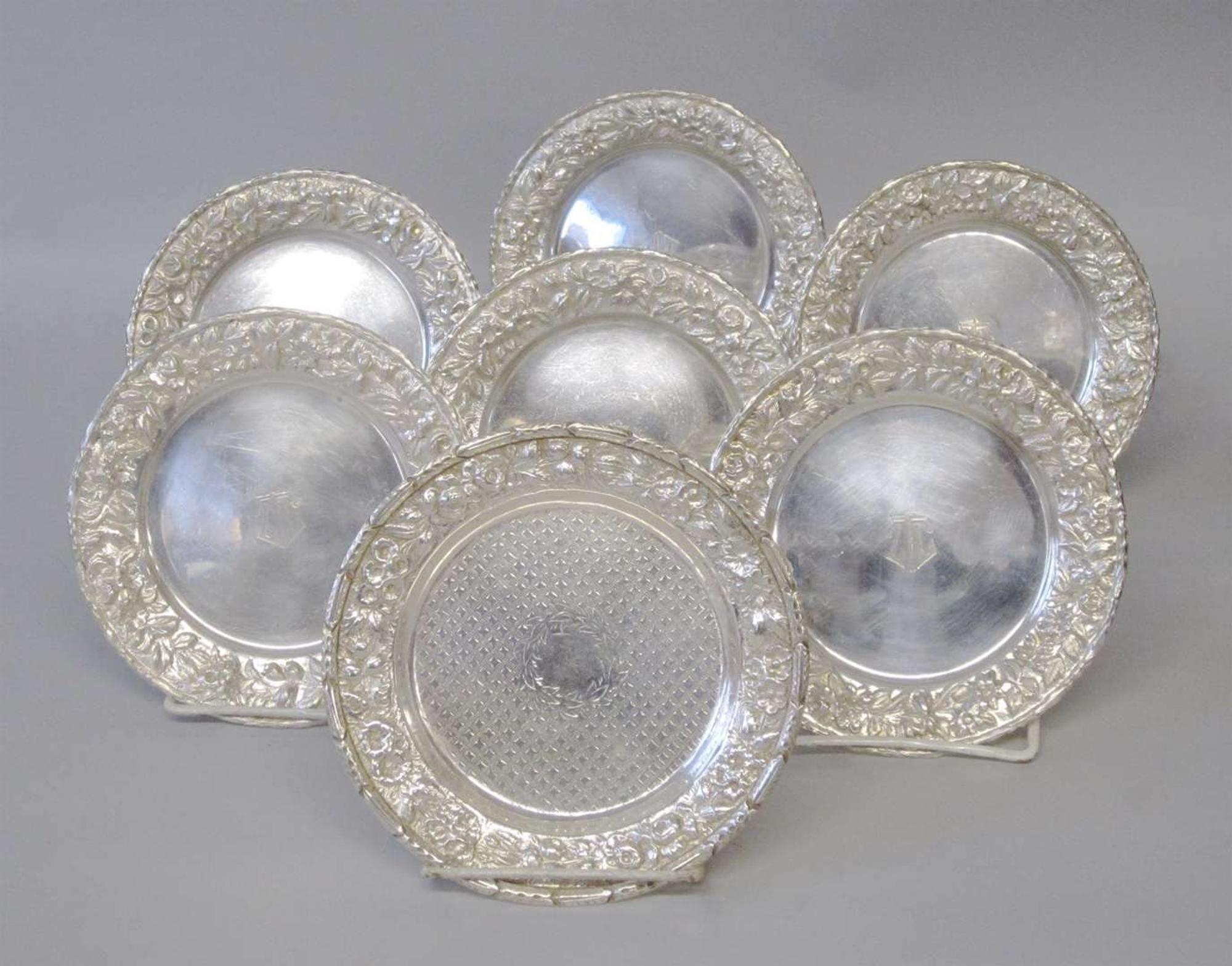 Six sterling silver repoussé bread and butter plates s. kirk & son, baltimore, md, 20th century
