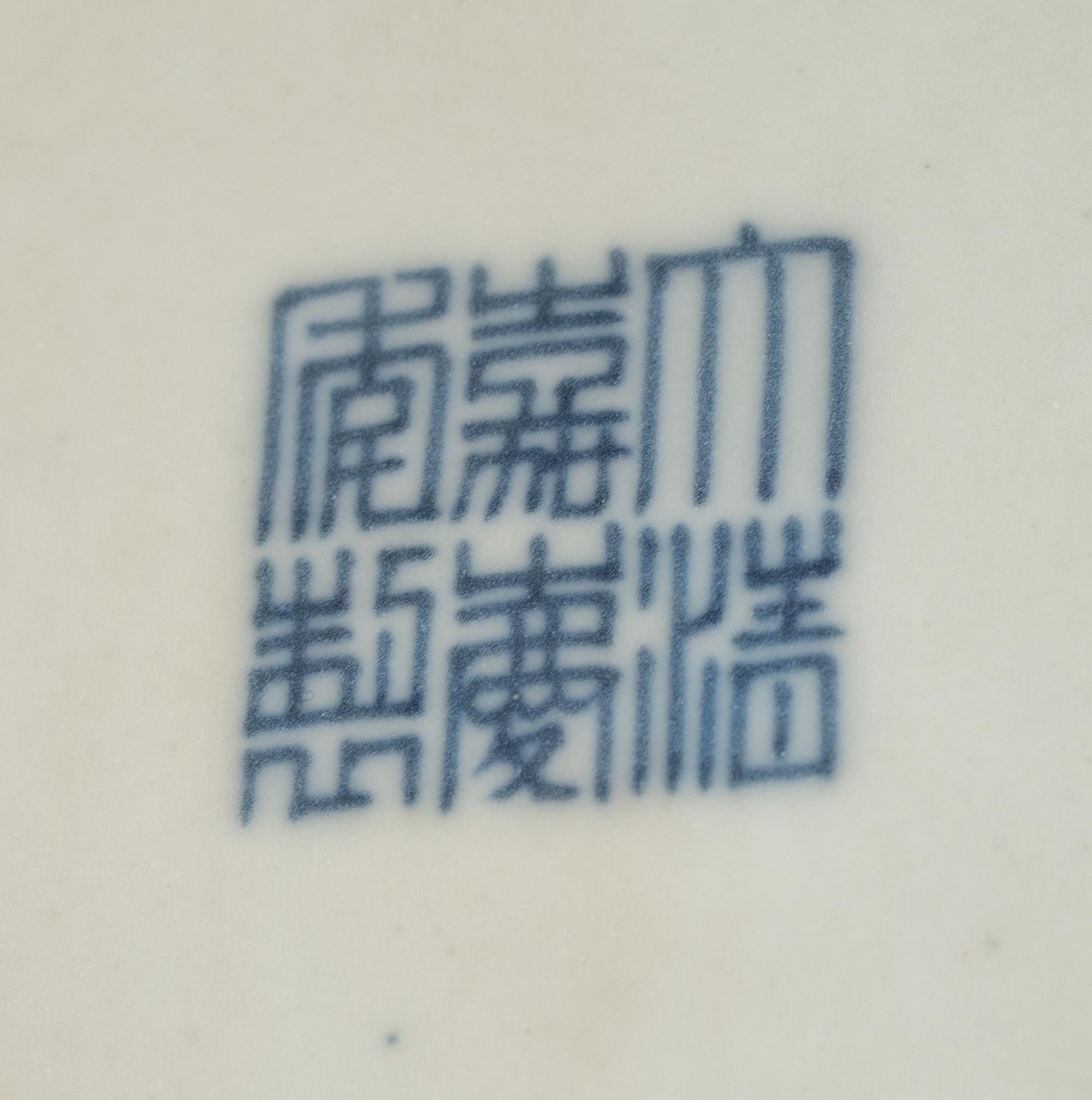A Pair of Chinese Export Porcelain Vases