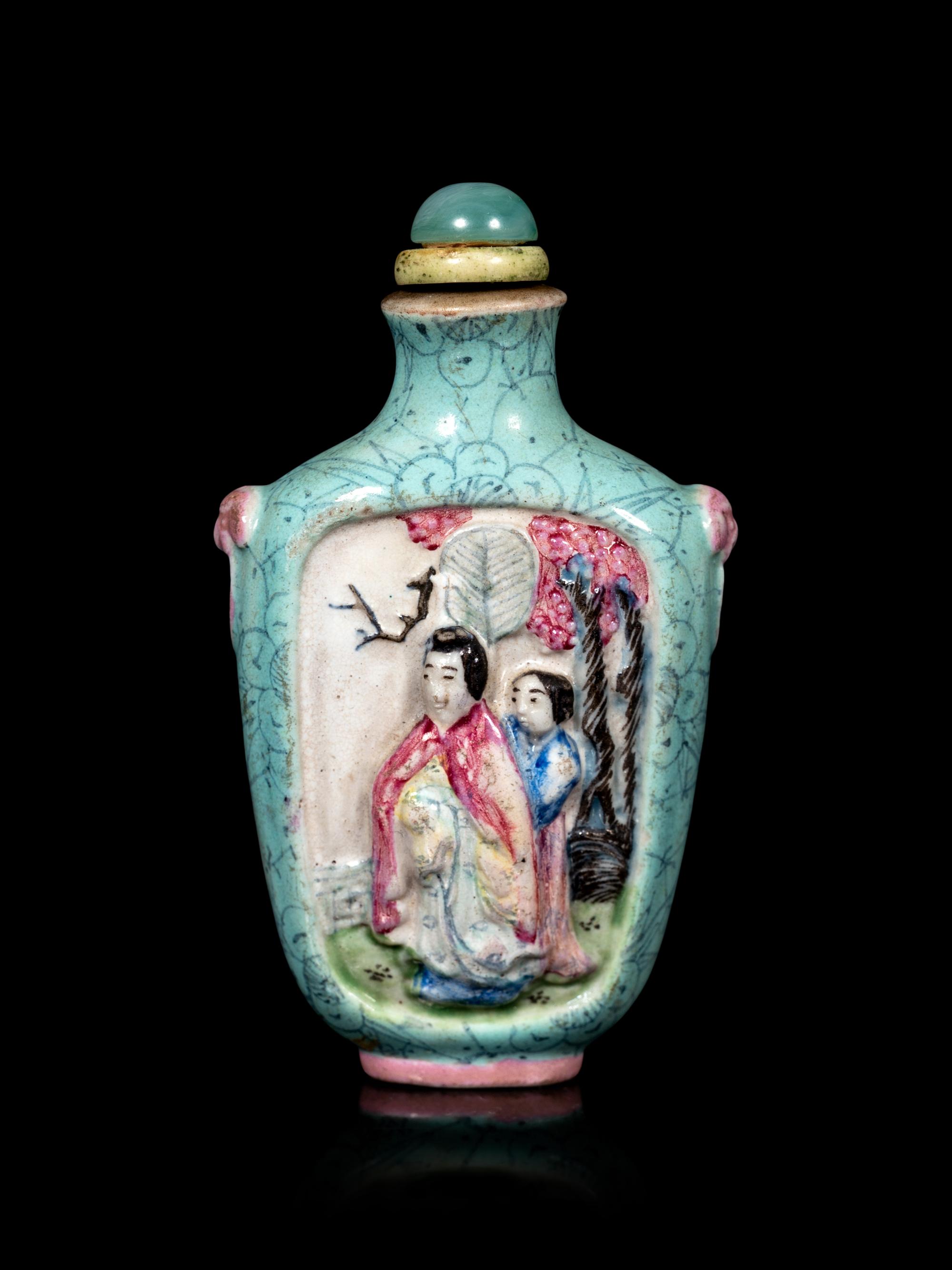A Chinese Famille Rose Porcelain Snuff Bottle