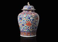 A large Chinese wucai-decorated porcelain jar and cover,18th century 五彩大蓋罐 十八世紀