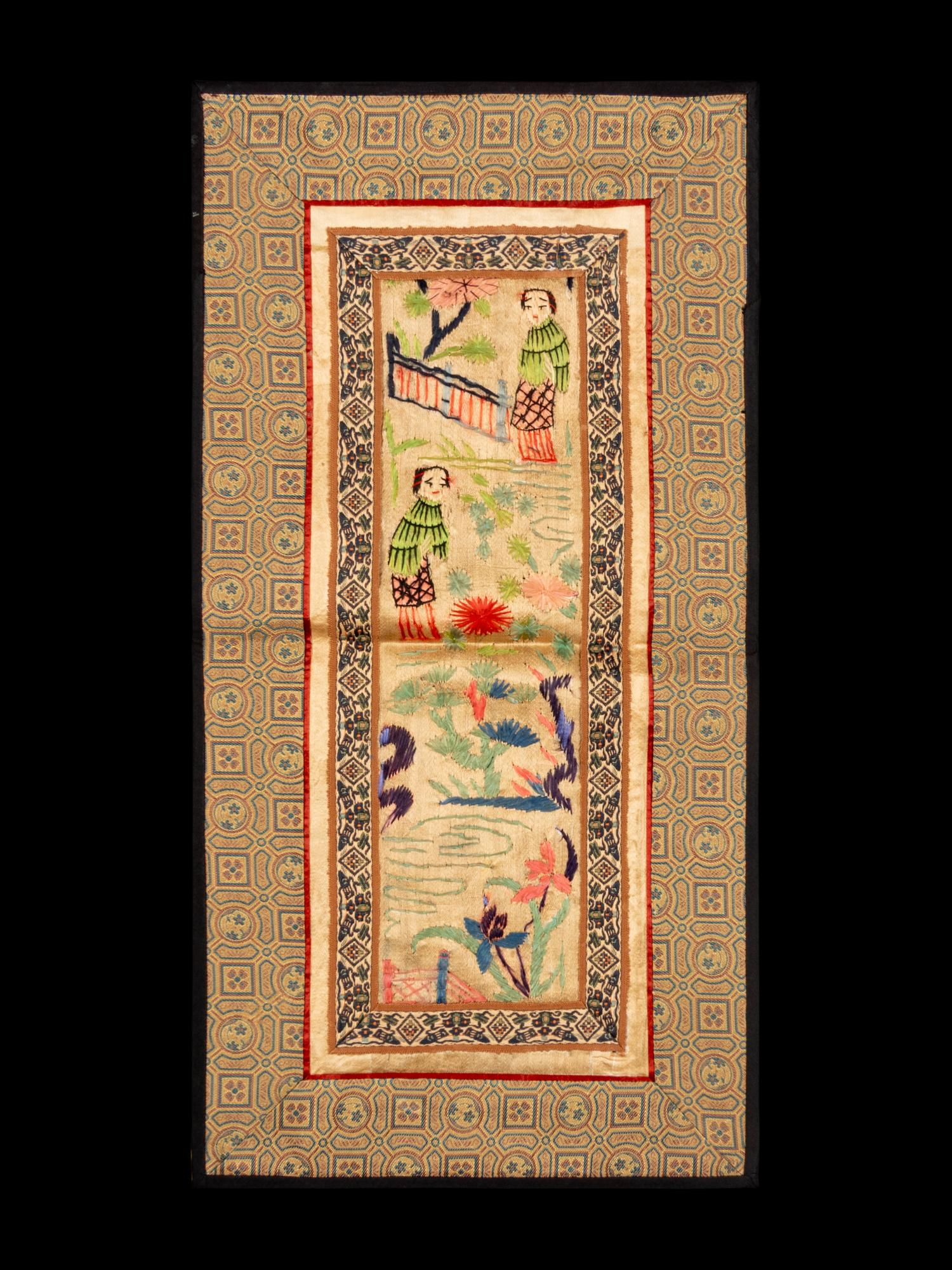 A Collection of 33 Chinese Embroidered Silk Panels 近代 綉片33幅
