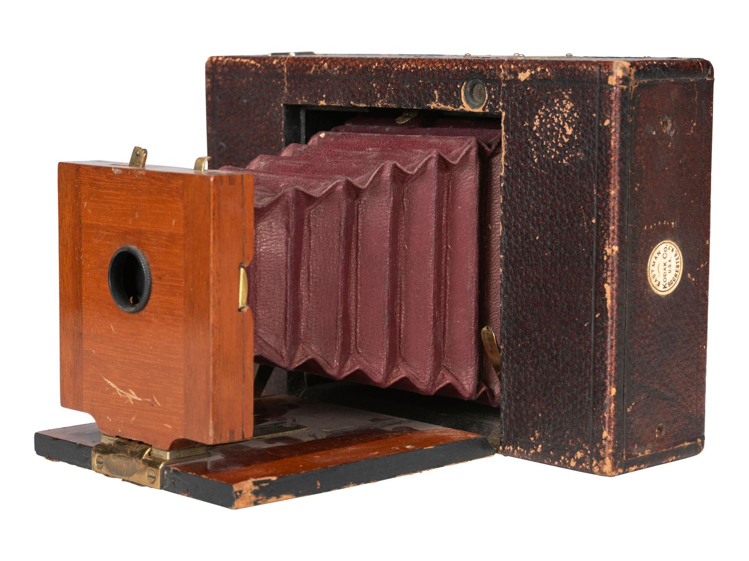 [EARLY PHOTOGRAPHY] 3 late 19th-early 20th century cameras, highlighted by Stereo Solograph camera.