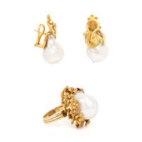 CULTURED BAROQUE PEARL, DIAMOND, AND YELLOW GOLD JEWELRY SET