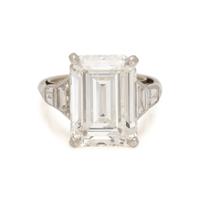 VERDURA, DIAMOND AND PLATINUM RING