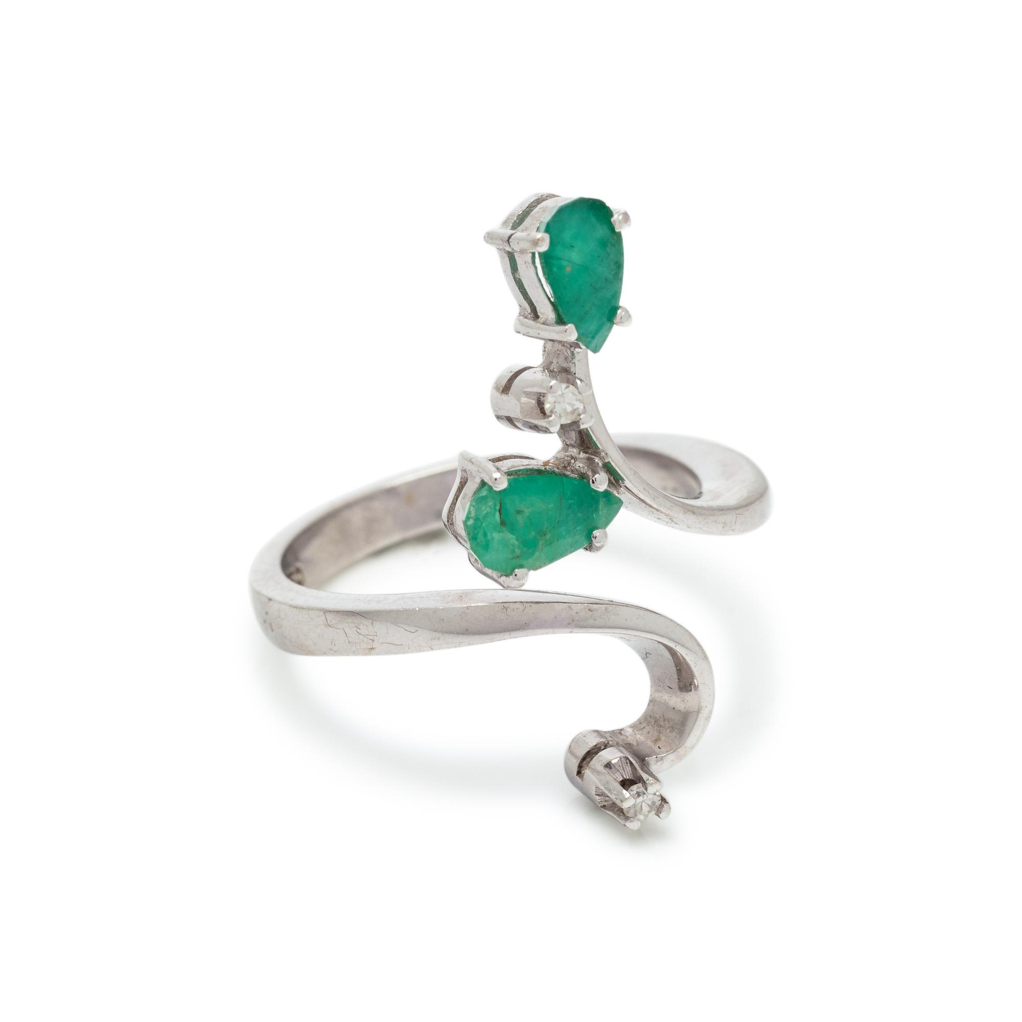 EMERALD AND DIAMOND RING