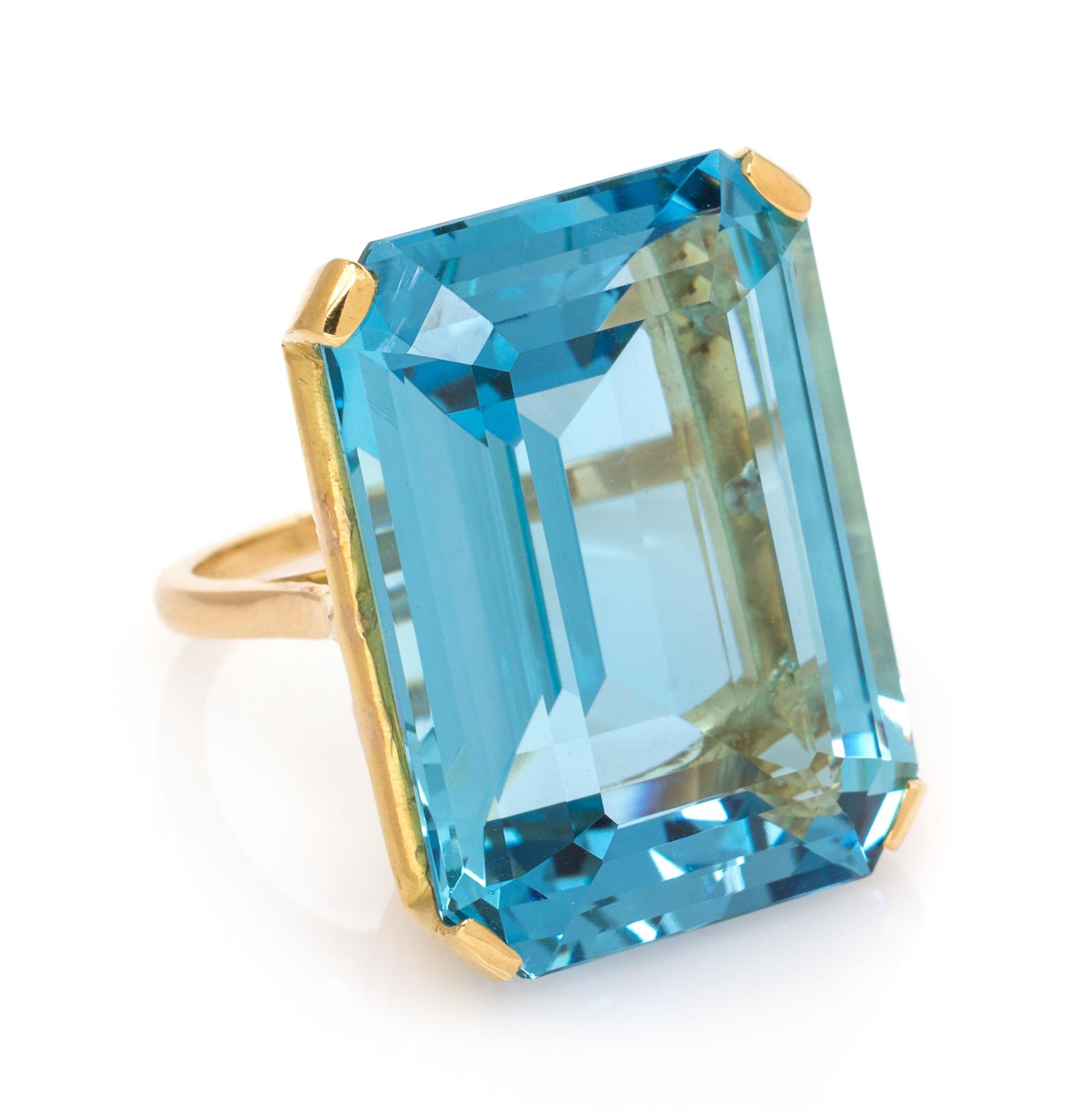 A Yellow Gold and Aquamarine Ring, 14.10 dwts.