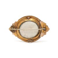 VICTORIAN, YELLOW GOLD AND GARNET MOURNING BROOCH
