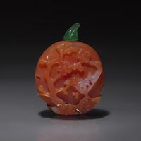 A Chinese Carved Carnelian Snuff Bottle, Late Qing Dynasty — 清晚期 瑪瑙雕花鳥壽桃圖鼻煙壺