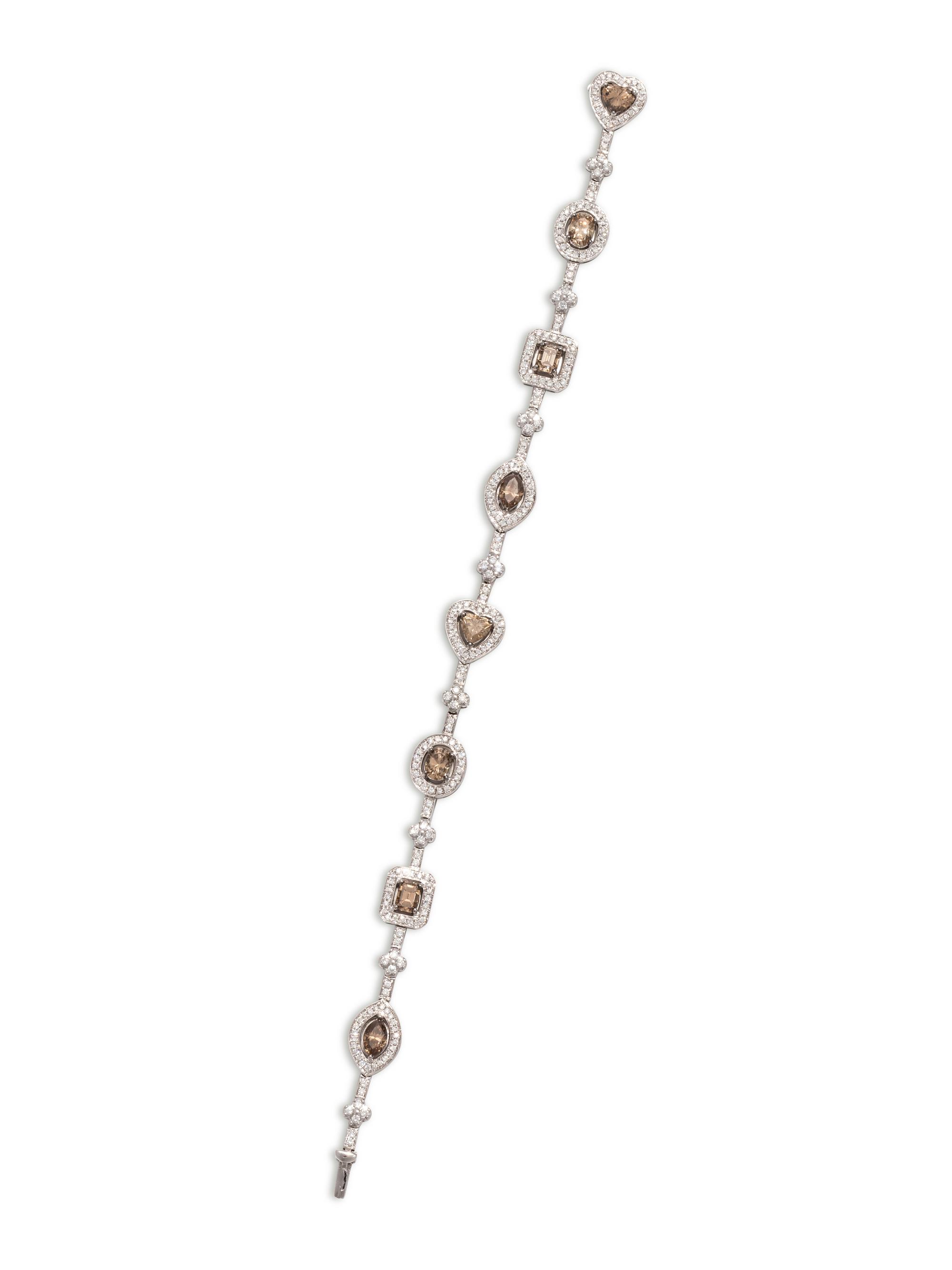 COLORED DIAMOND AND DIAMOND BRACELET