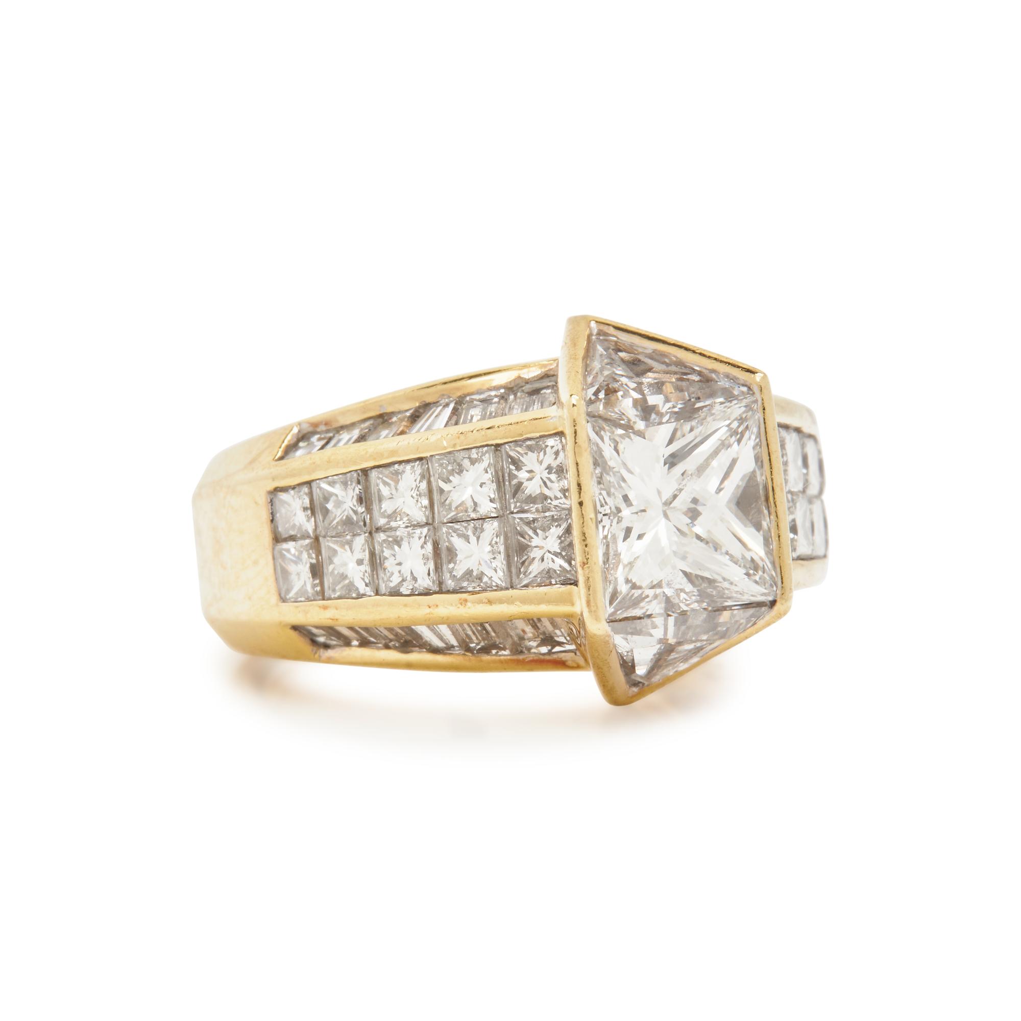 YELLOW GOLD AND DIAMOND RING