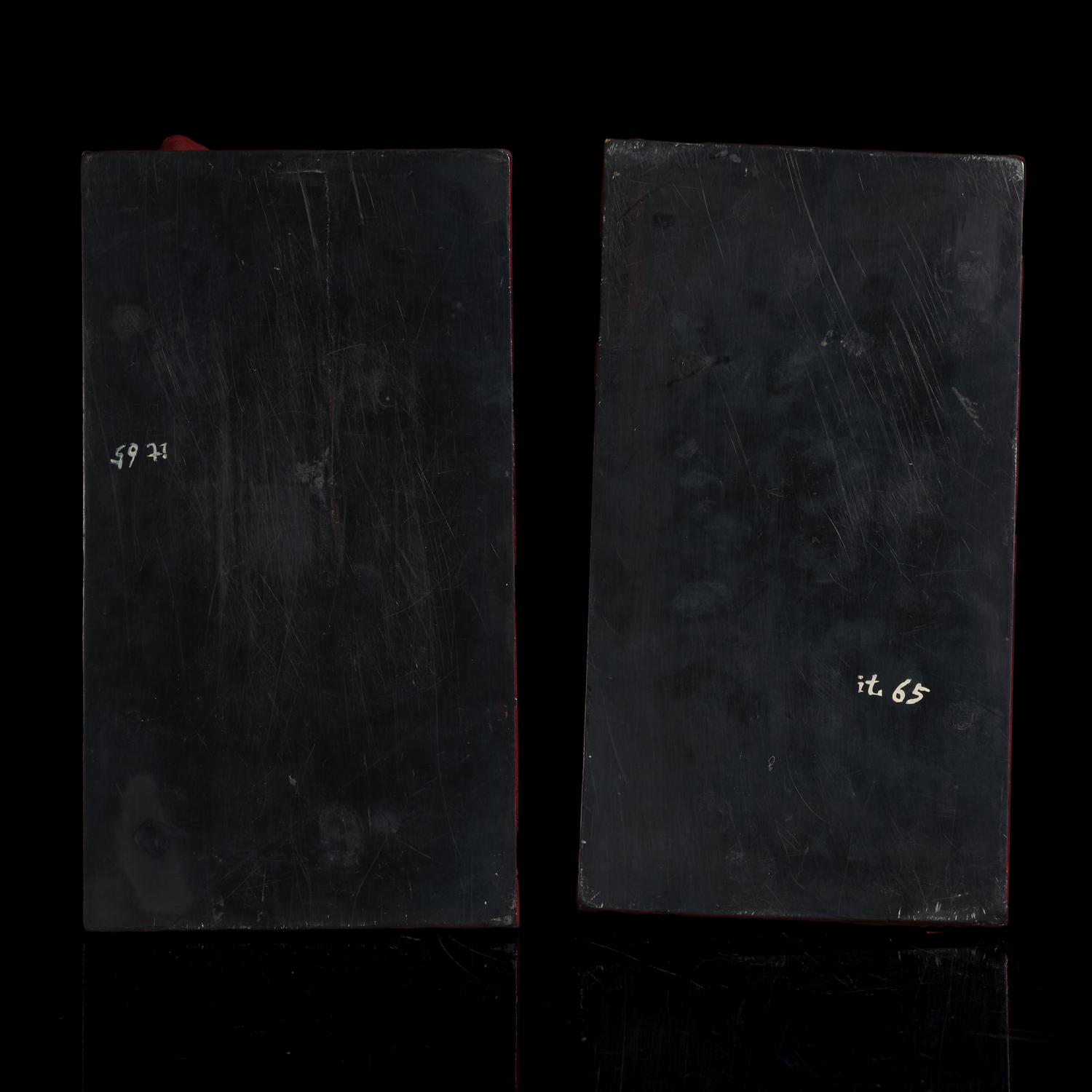 A Pair of Chinese Cinnabar Lacquer 'Lions' Boxes, 20th Century 剔紅佛獅形蓋盒一對