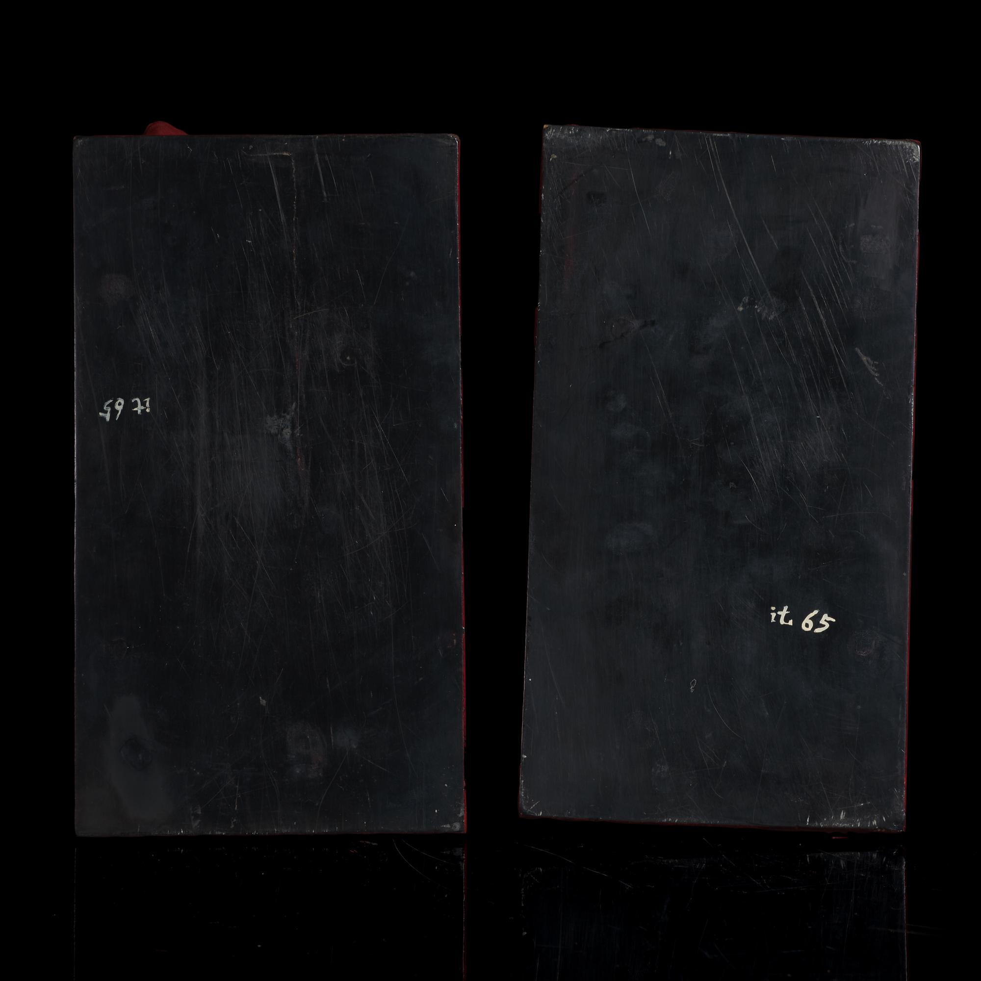 A Pair of Chinese Cinnabar Lacquer 'Lions' Boxes, 20th Century 剔紅佛獅形蓋盒一對