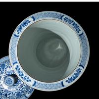 A Chinese Blue and White 'Floral' Porcelain Ice Bucket, Kangxi Period 清康熙 青花纏枝花卉紋冰桶