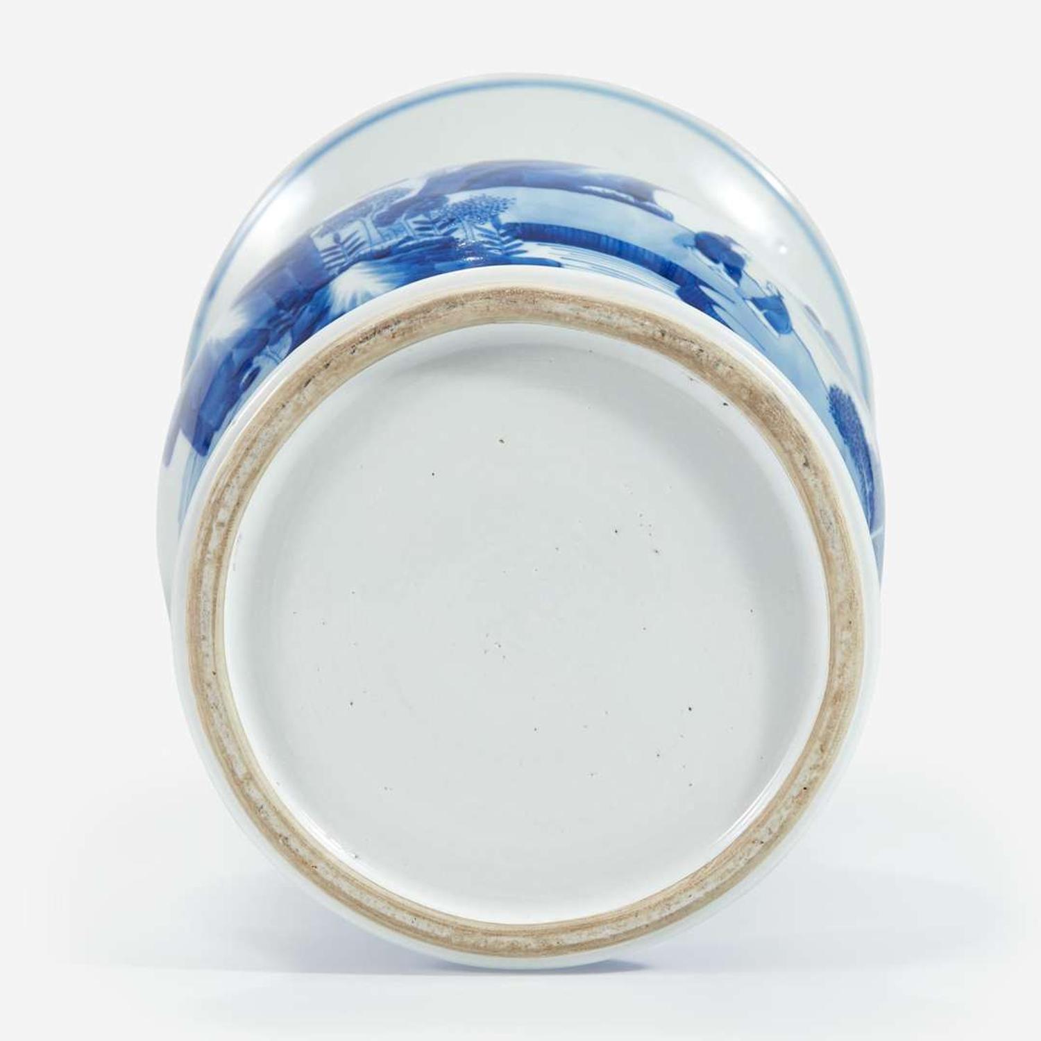 A Chinese blue and white porcelain "Phoenix Tail" vase