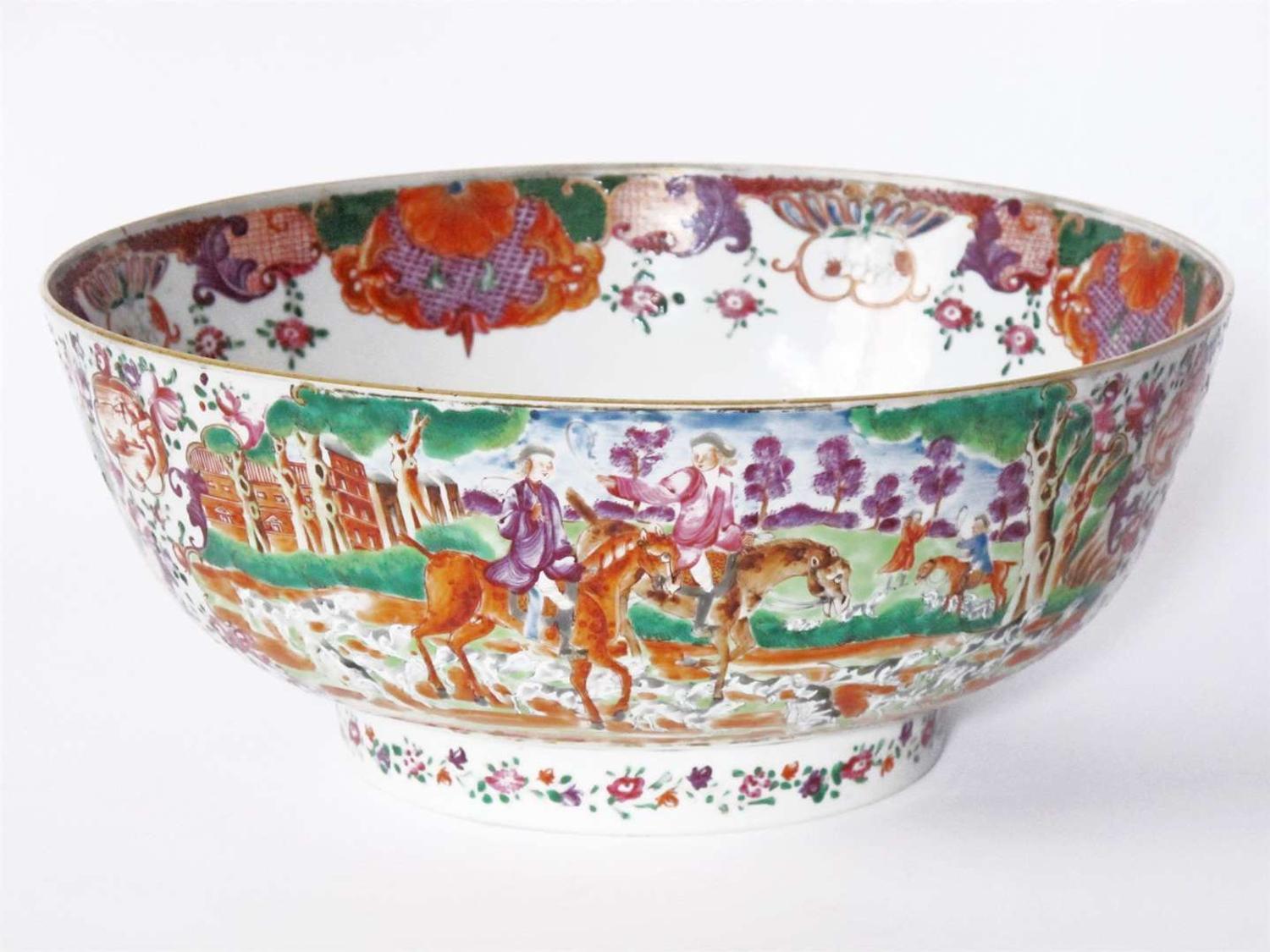 Chinese Export porcelain Famille Rose "Hunting" punch bowl qianlong, circa 1790
