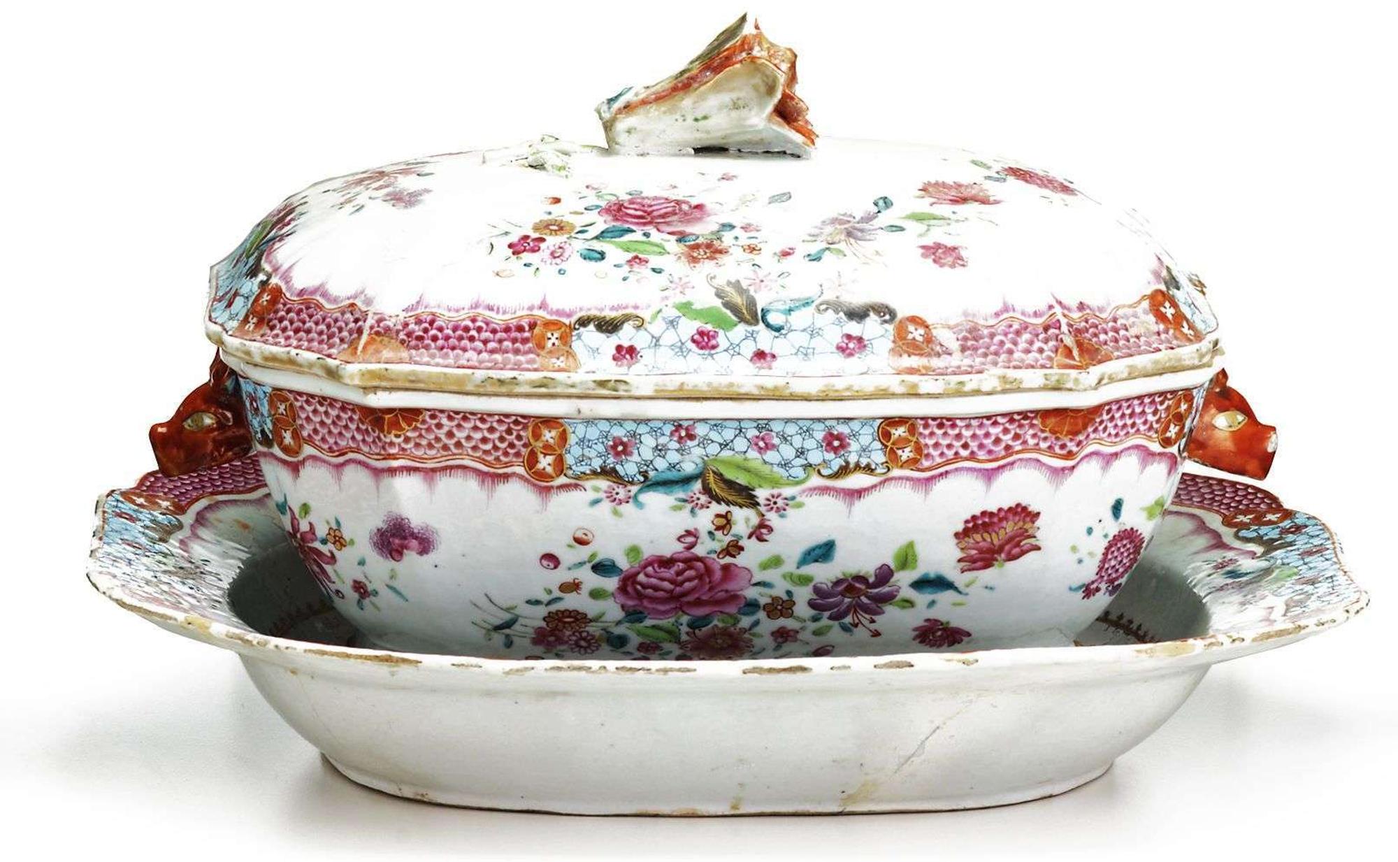 Chinese Export porcelain tureen and underplate 19th century