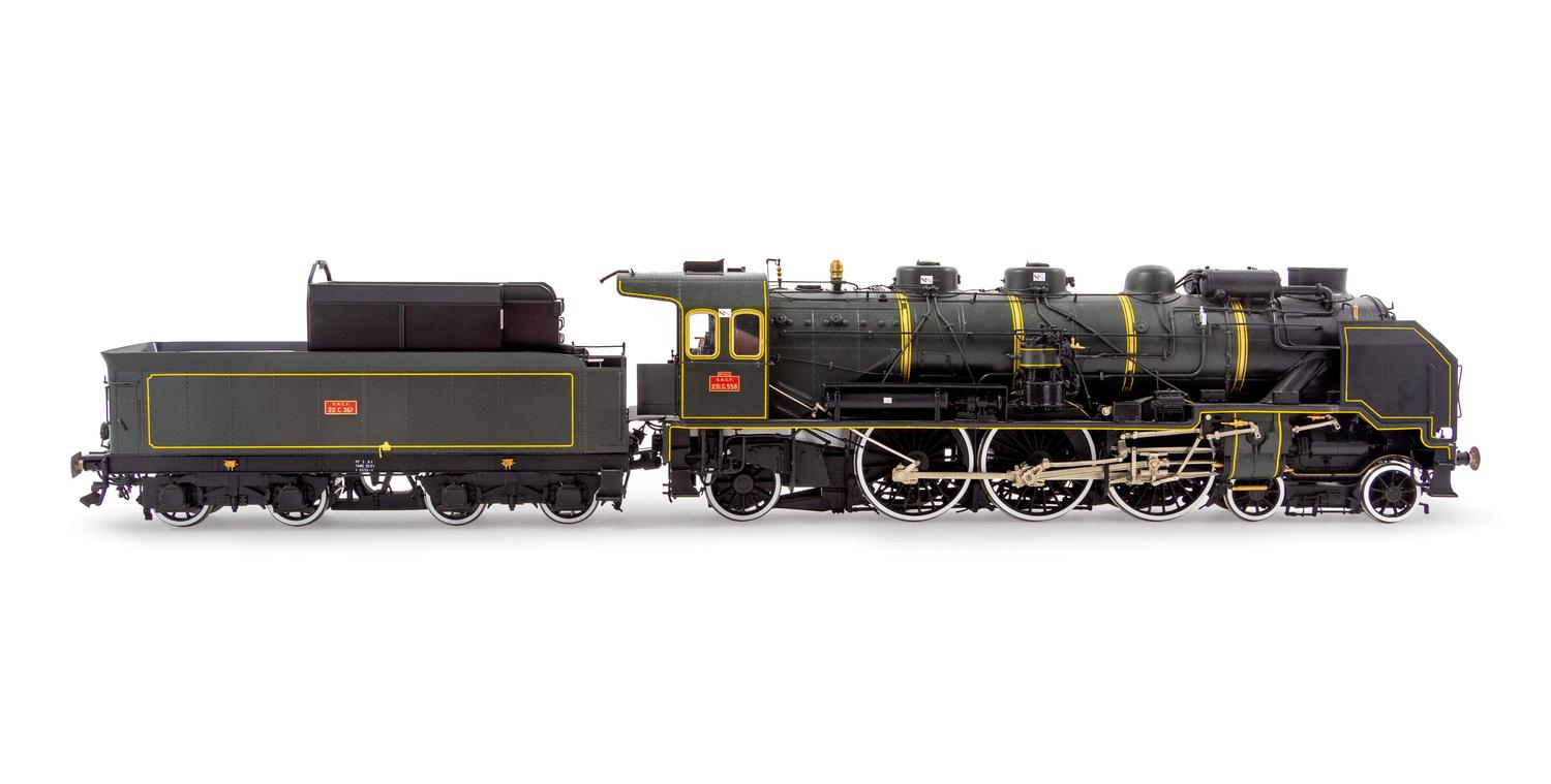 A Fulgurex Polychrome O-Gauge S.N.C.F 4-6-2 Locomotive and Tender