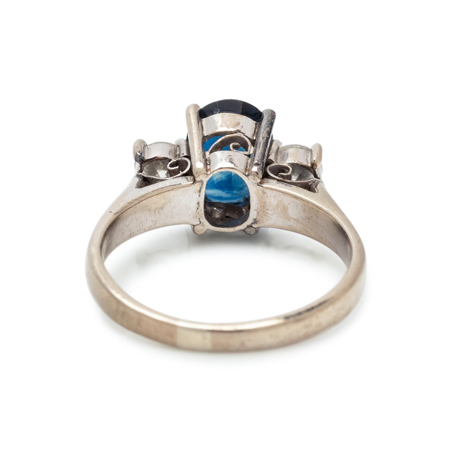 SAPPHIRE AND DIAMOND RING