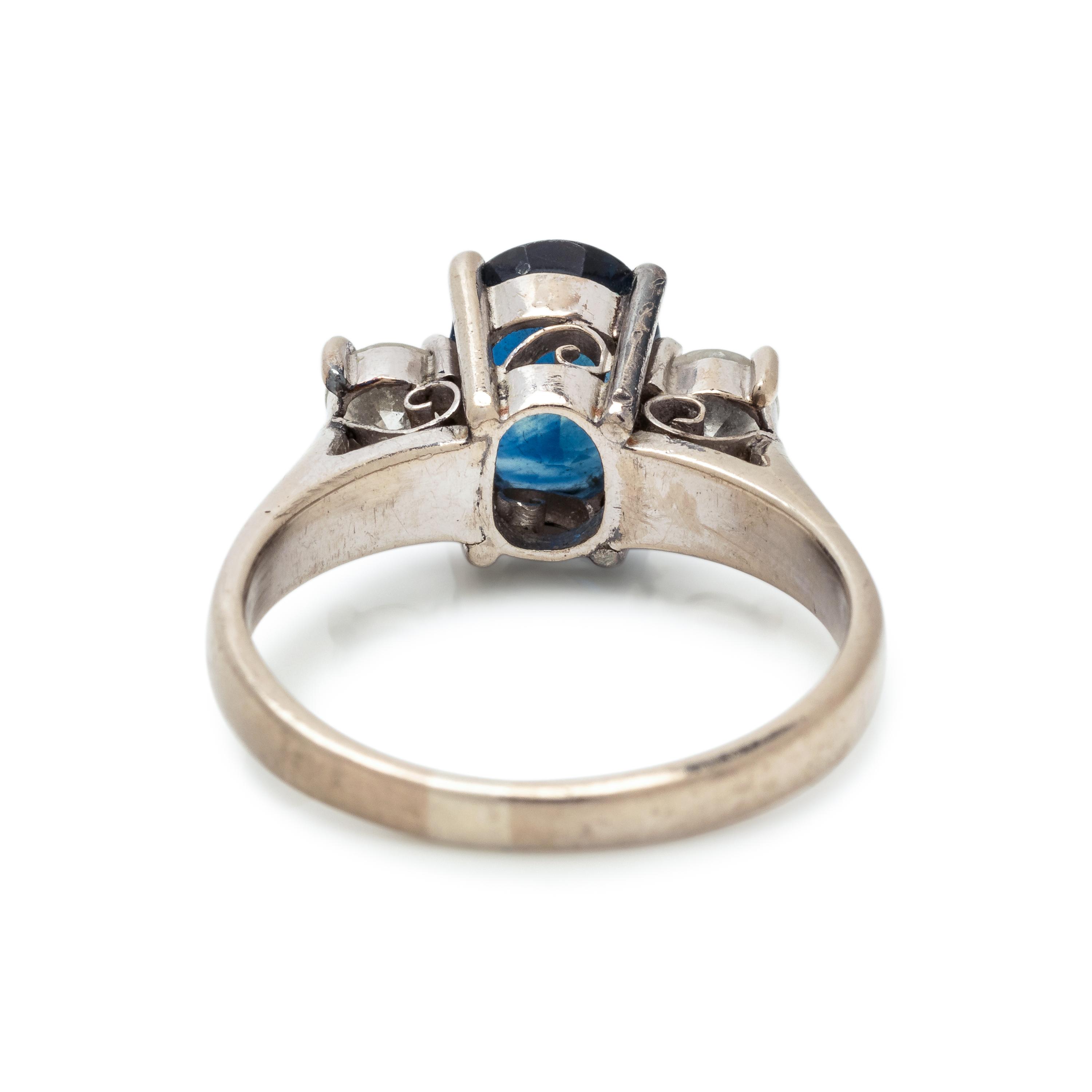 SAPPHIRE AND DIAMOND RING