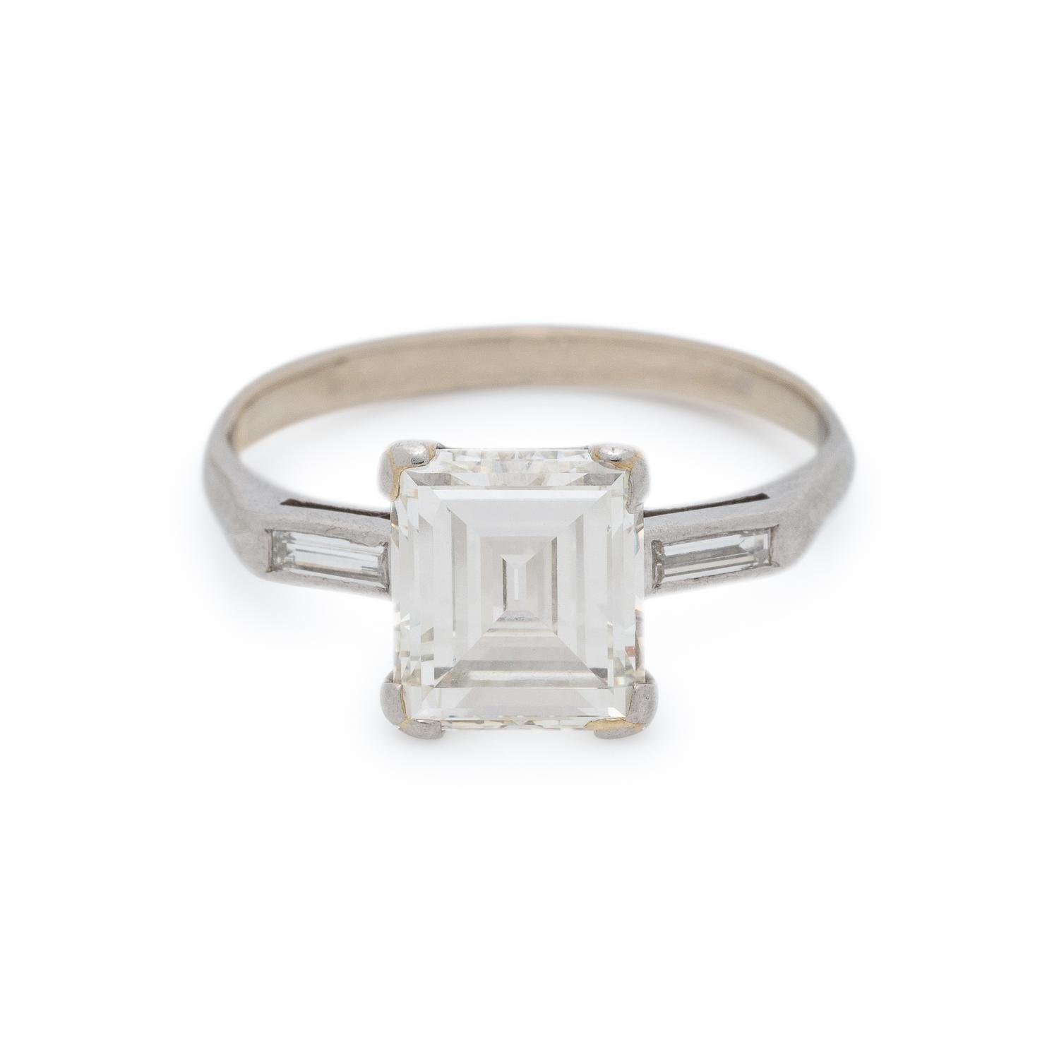 DIAMOND RING