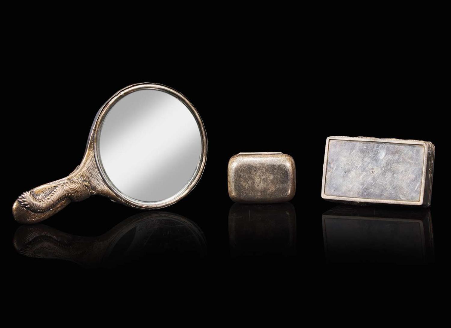 Three piece Japanese and Chinese export silver mirror and two boxes, late 19th/first part 20th century 銀器一組三件 二十世紀上半葉