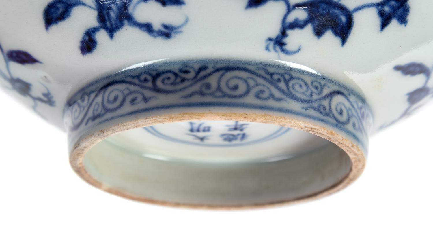 A Rare Blue and White Porcelain Hexafoil Bowl — XUANDE MARK AND PERIOD (1426-1435)