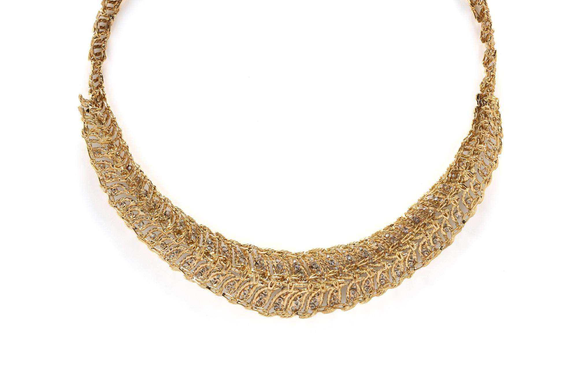 GOLD AND DIAMOND NECKLACE